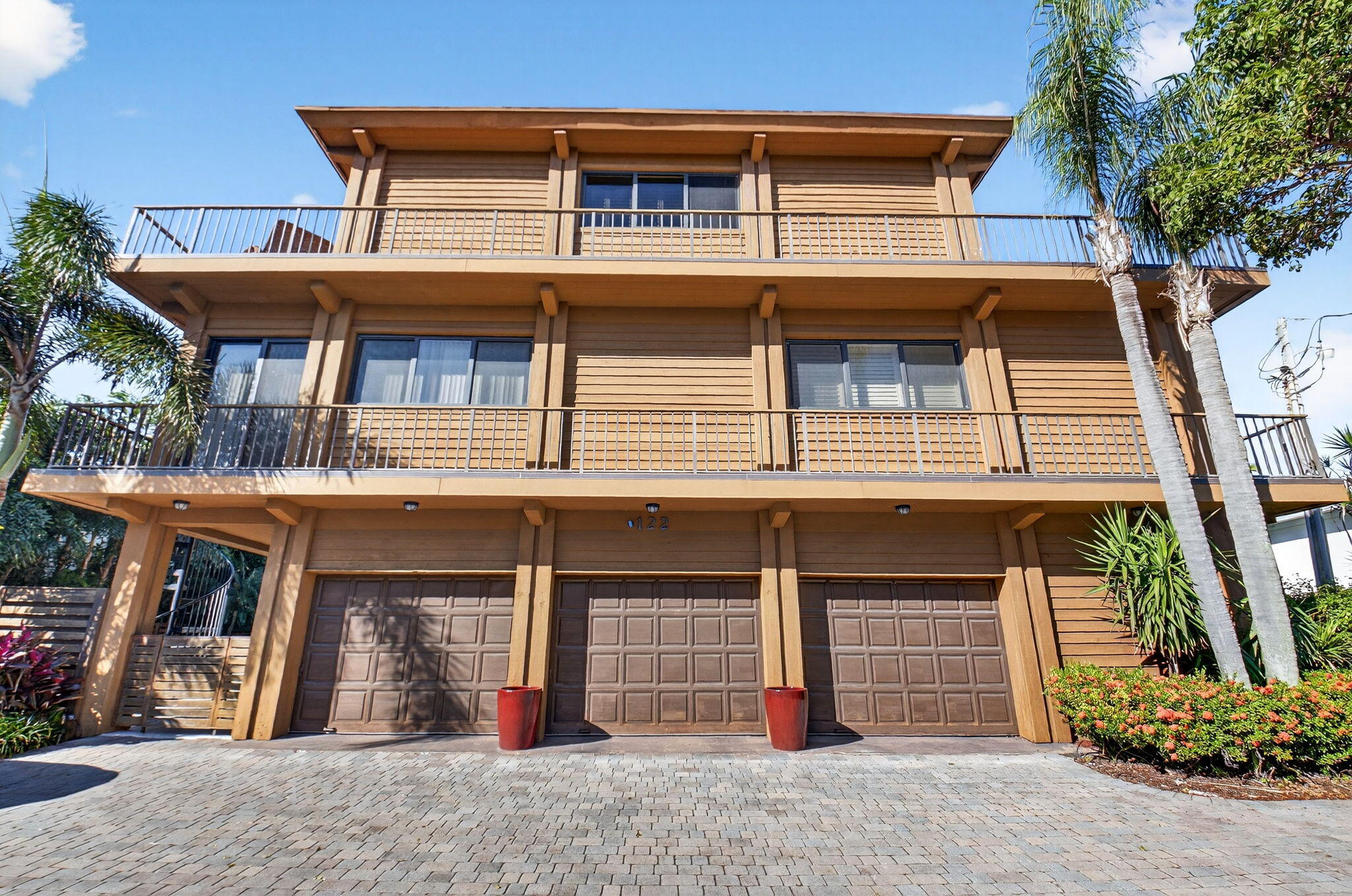 Foto de propiedad en 122 Andrews Avenue C, Delray Beach, FL 33483 Delray Beach con MLS# 