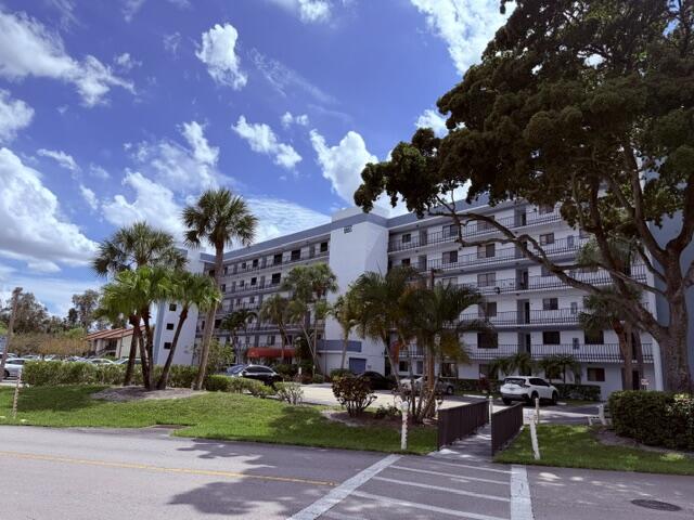 Foto de propiedad en 7770 Tahiti Lane 405, Lake Worth, FL 33467 Lake Worth con MLS# 