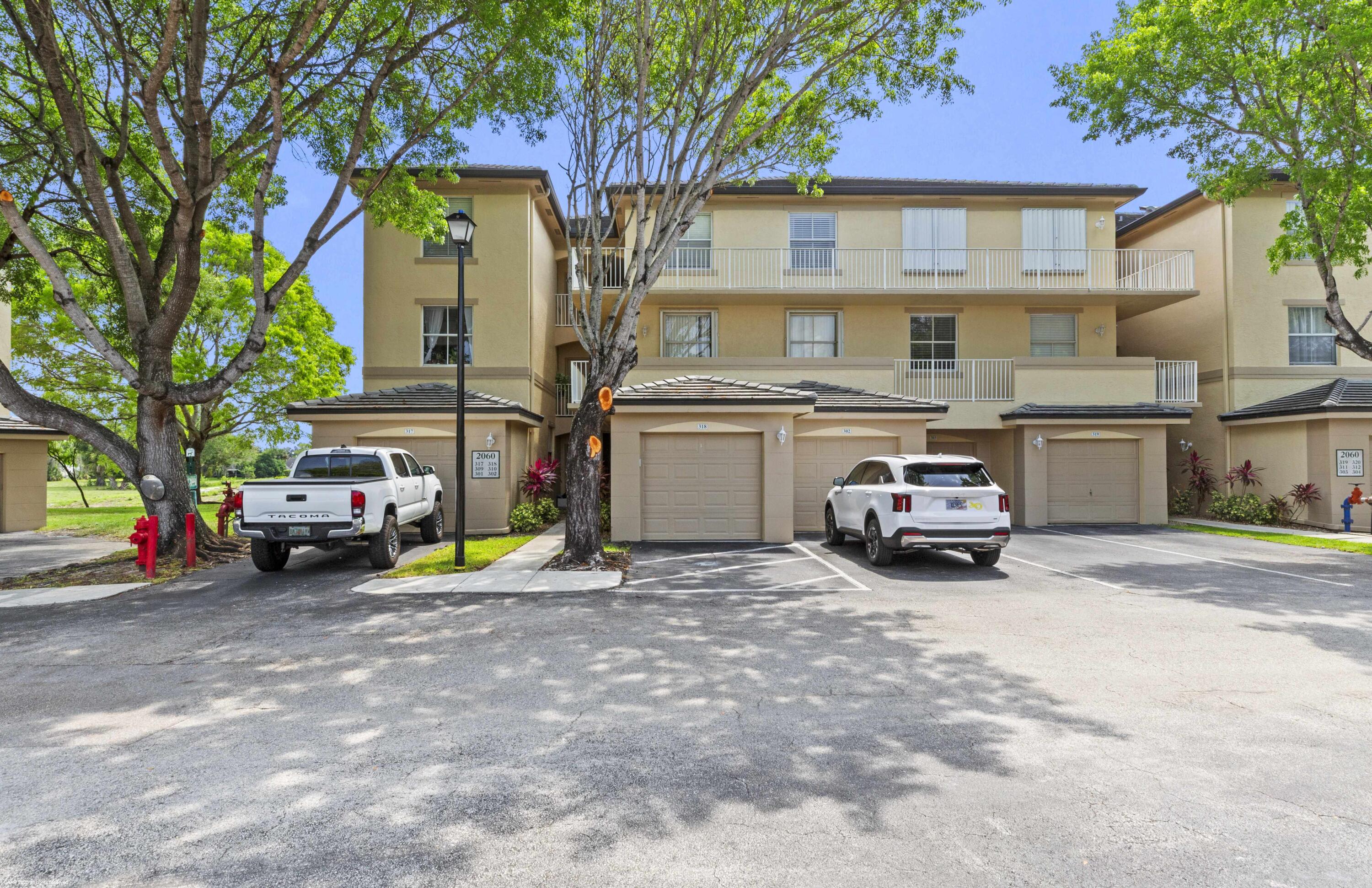 Foto de propiedad en 2060 Greenview Shores Boulevard 318, Wellington, FL 33414 Wellington con MLS# 