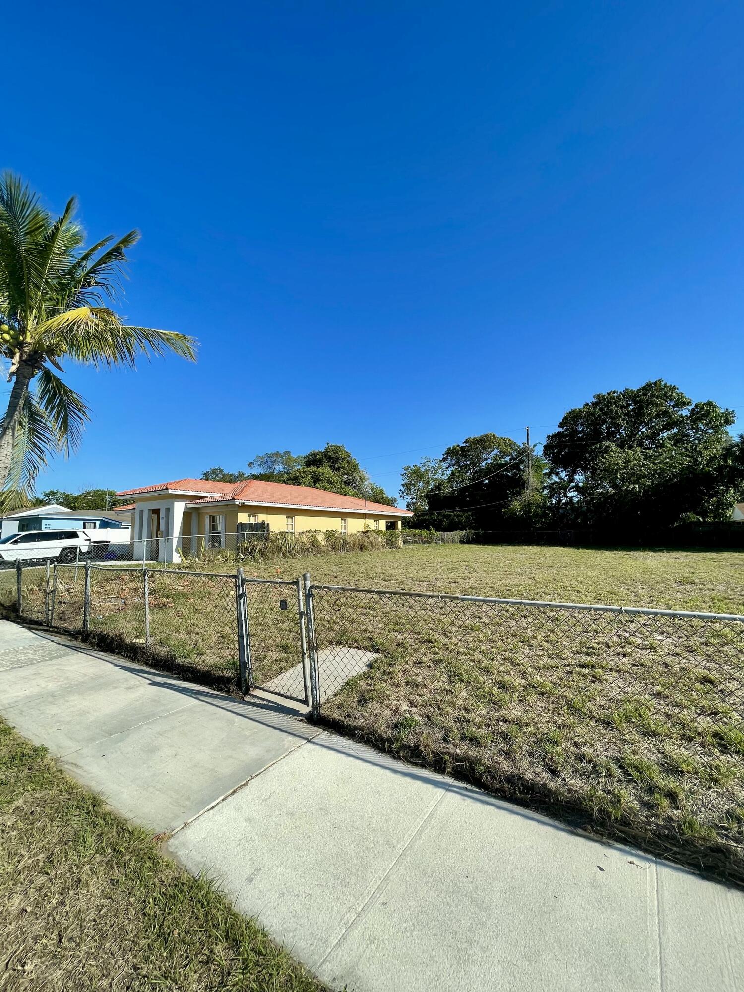 Vendido 936 39th Street, West Palm Beach, FL 33407, West Palm Beach, FL 33407