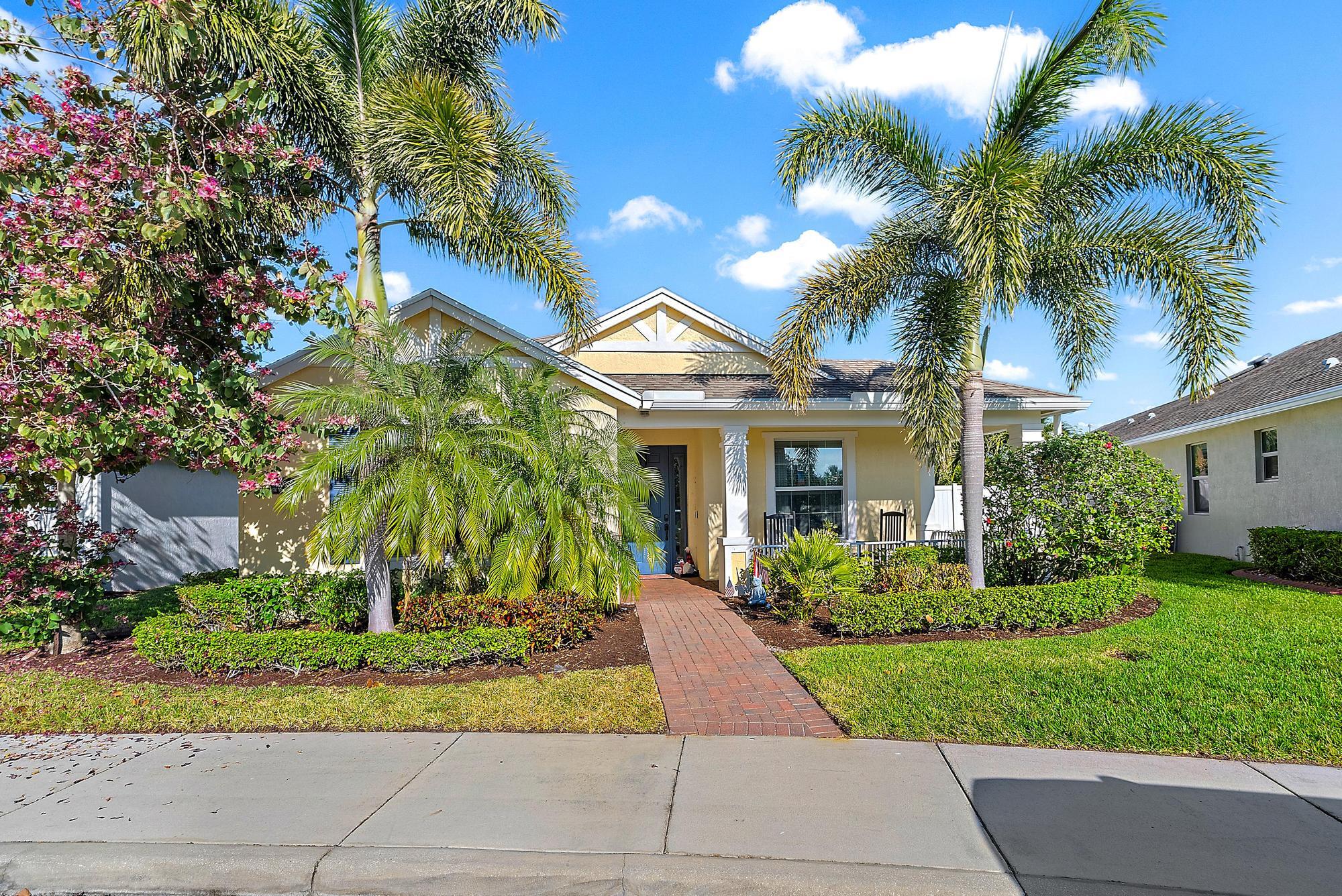 Foto de propiedad en 10352 SW Westlawn Boulevard, Port St. Lucie, FL 34987 Port St. Lucie con MLS# 