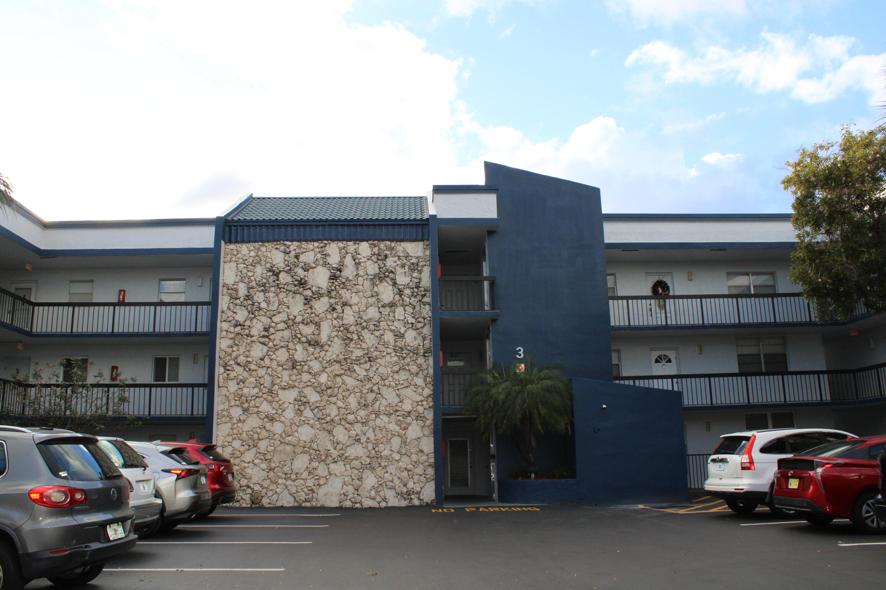 Foto de propiedad en 3200 Holiday Springs Boulevard 105, Margate, FL 33063 Margate con MLS# 