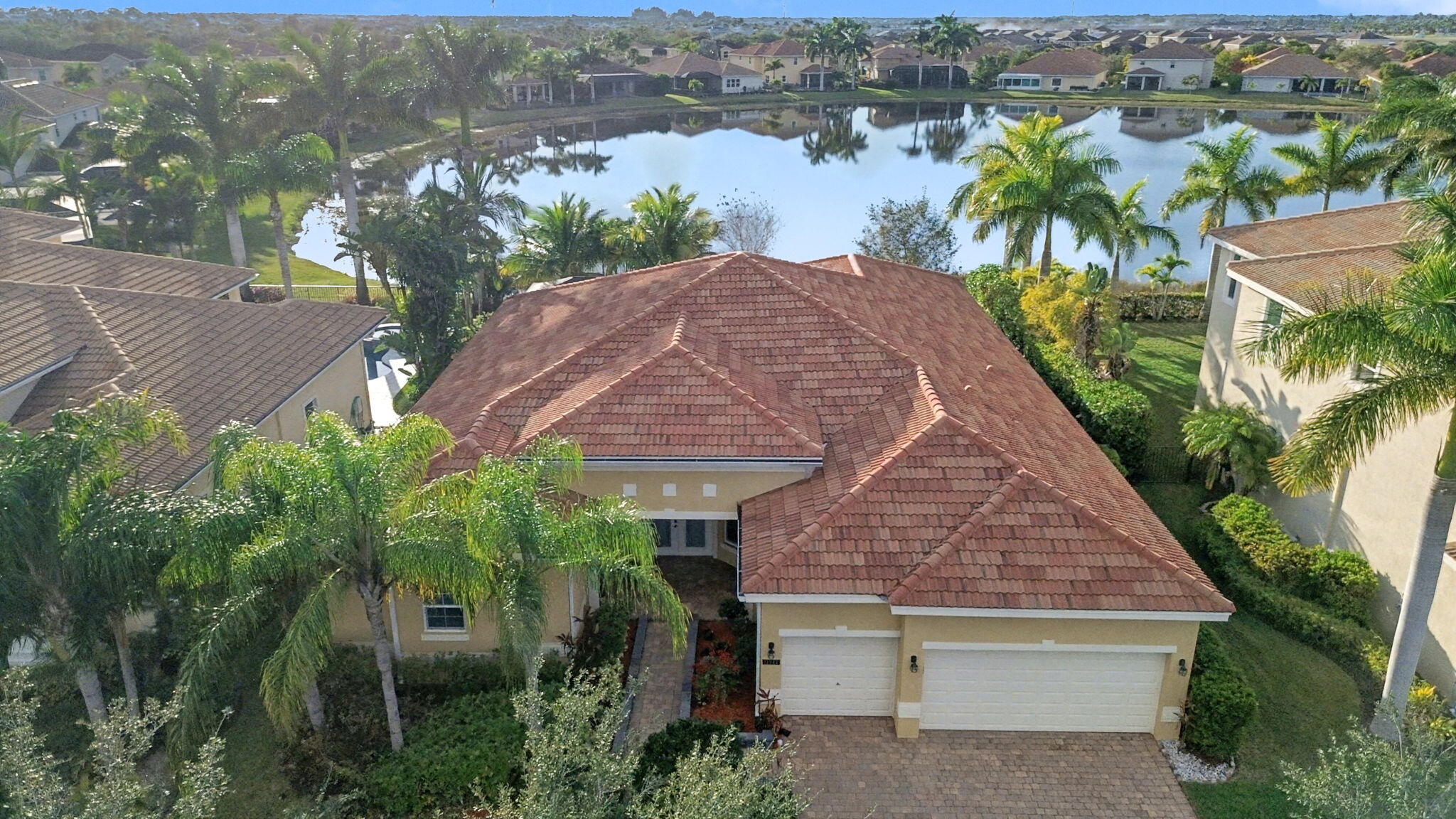 Foto de propiedad en 11940 SW Aventino Drive, Port St. Lucie, FL 34987 Port St. Lucie con MLS# 