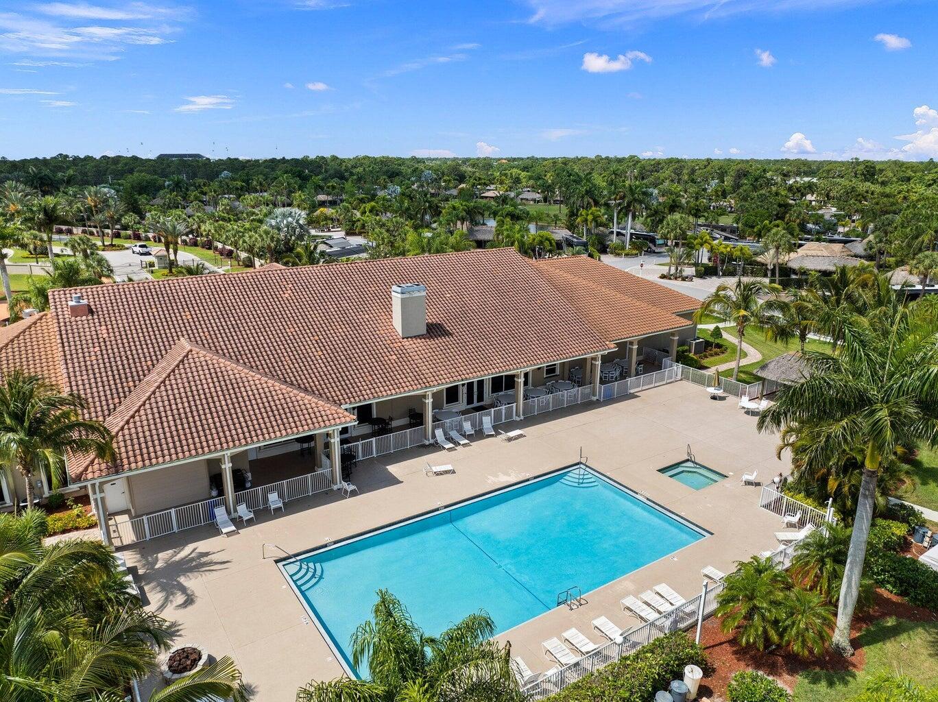 Foto de propiedad en 405 NW Chipshot Lane, Port St. Lucie, FL 34986 Port St. Lucie con MLS# 
