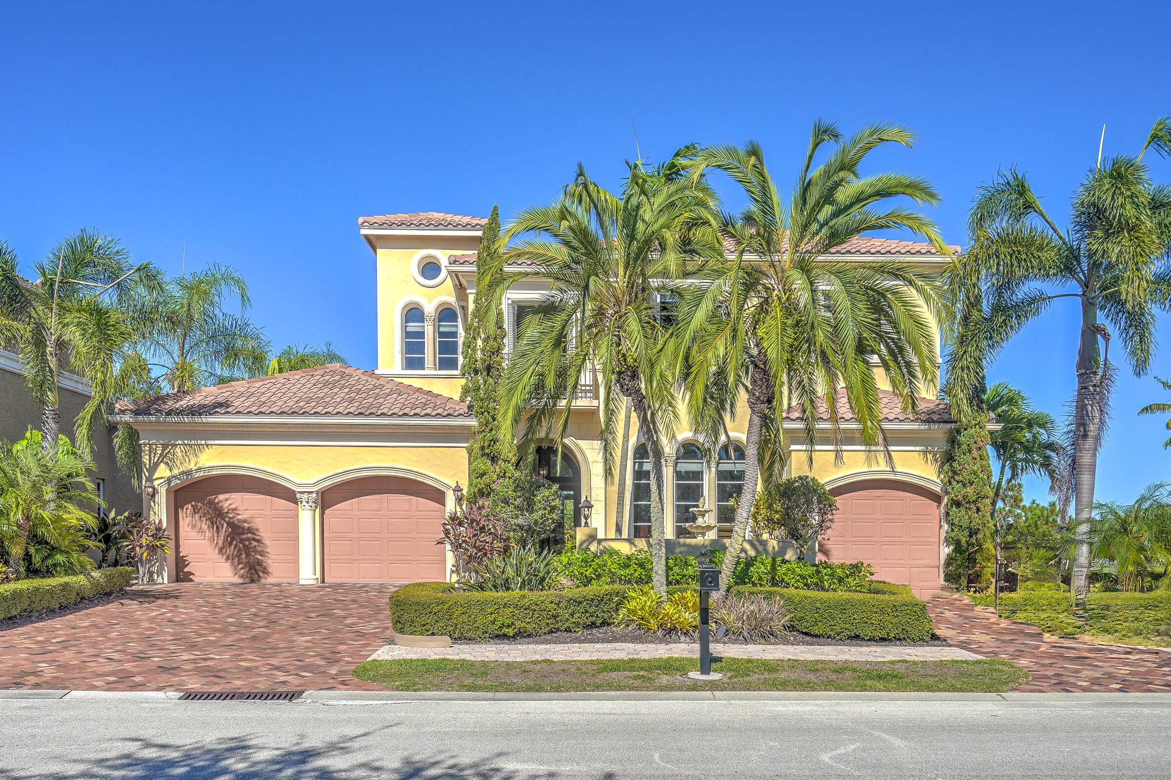 Foto de propiedad en 190 SE Bella Strano, Port St. Lucie, FL 34984 Port St. Lucie con MLS# 