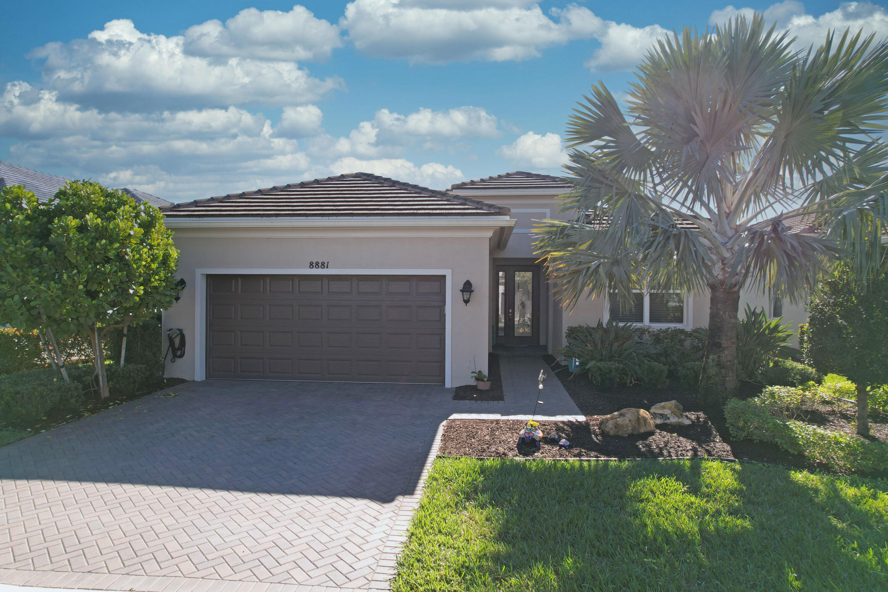 Foto de propiedad en 8881 SW Breve Way, Port St. Lucie, FL 34987 Port St. Lucie con MLS# 