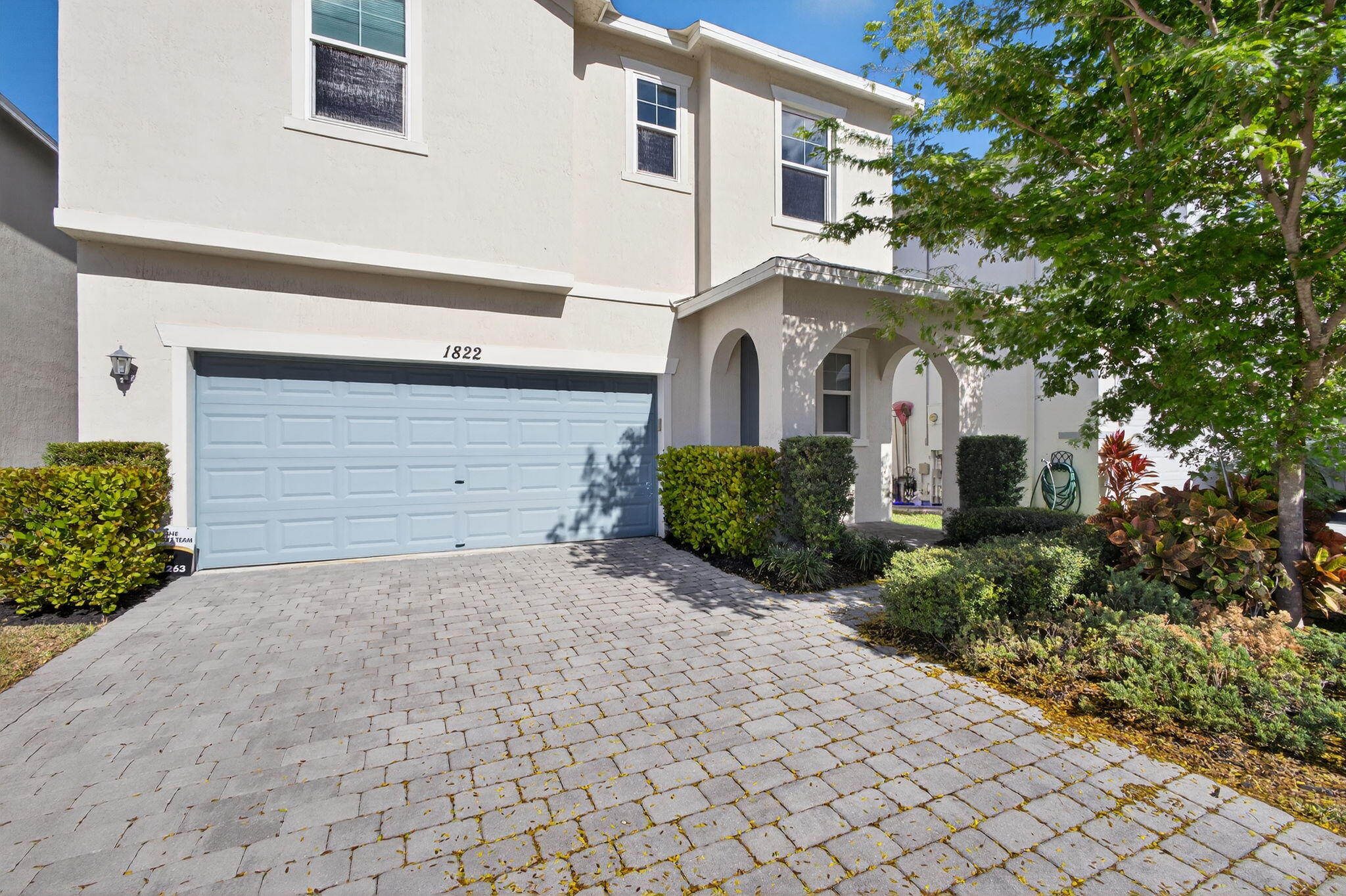 Foto de propiedad en 1822 Lake Cove Drive, Lake Worth, FL 33460 Lake Worth con MLS# 