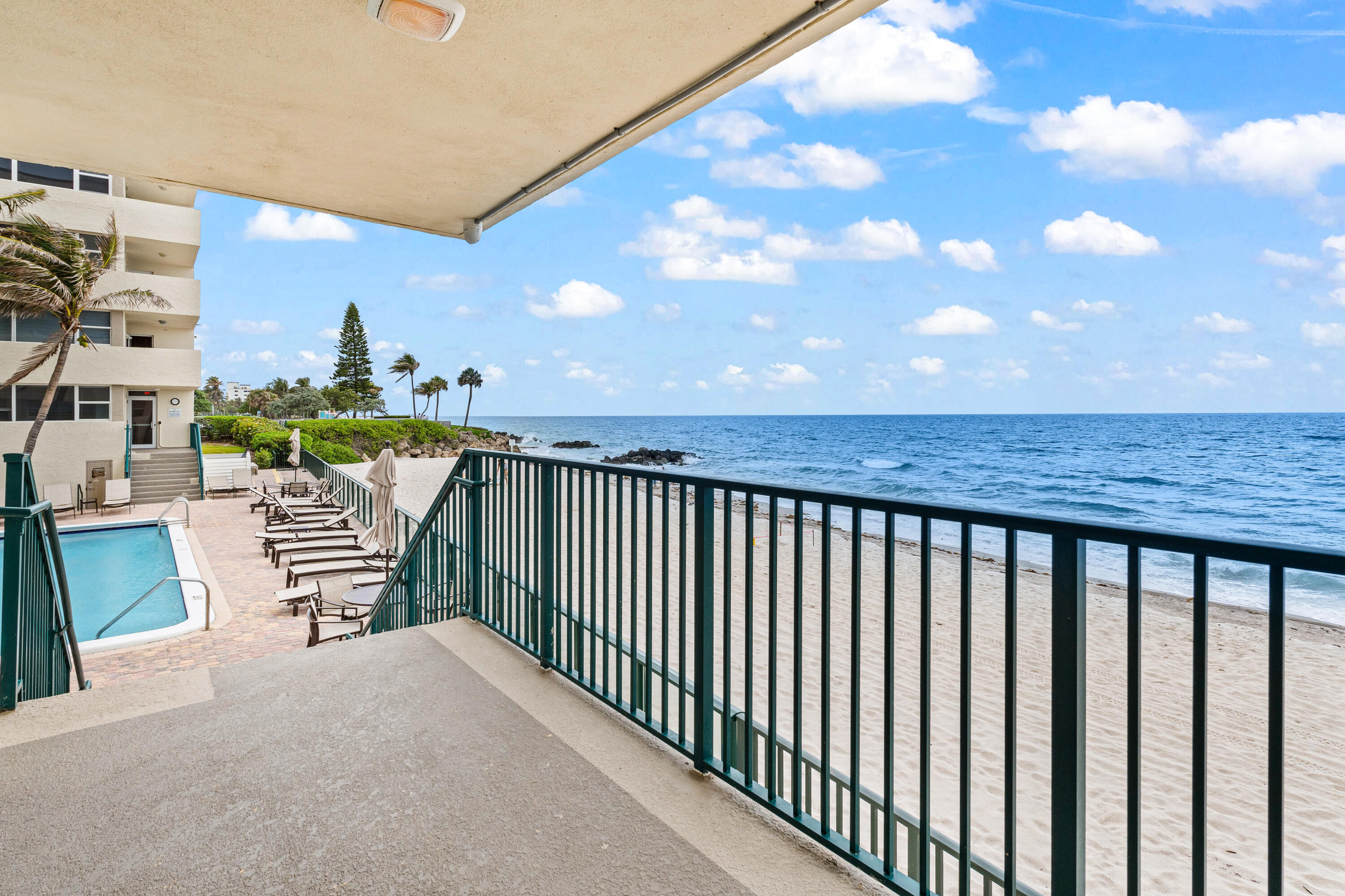 Foto de propiedad en 1237 Hillsboro Mile 101, Hillsboro Beach, FL 33062 Hillsboro Beach con MLS# 