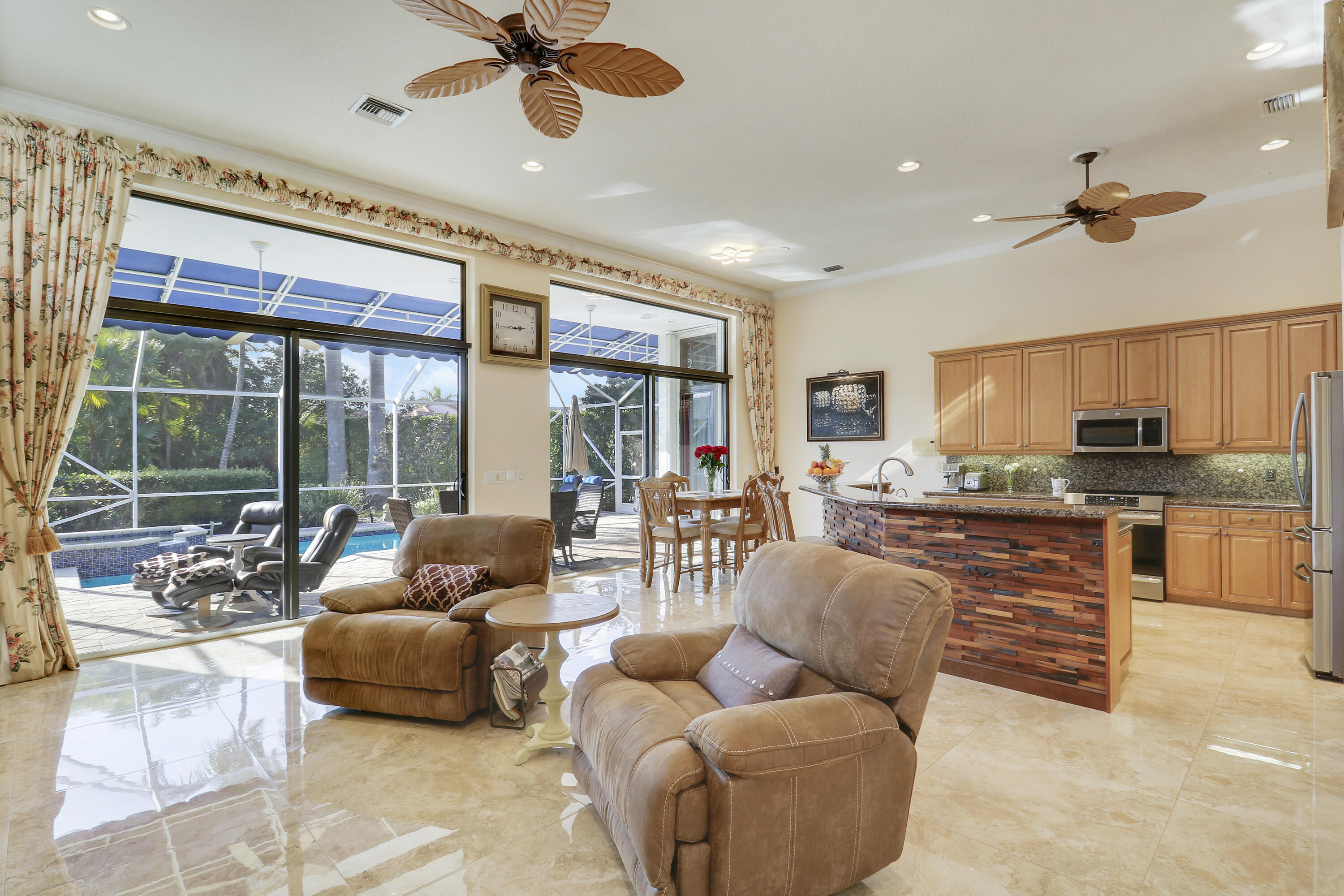 Foto de propiedad en 8216 Cypress Point Road, West Palm Beach, FL 33412 West Palm Beach con MLS# 