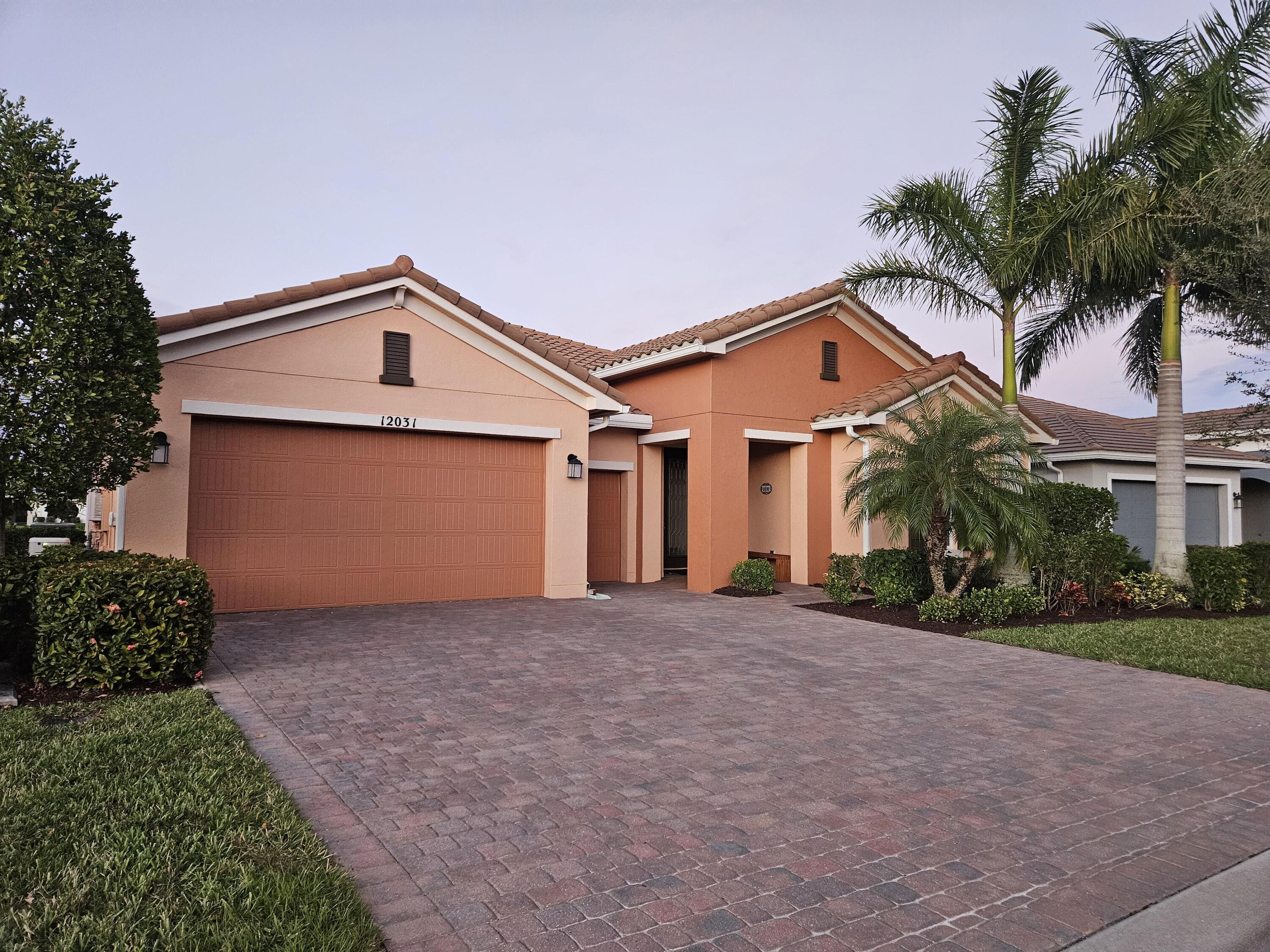 Foto de propiedad en 12031 SW Marigold Avenue, Port St. Lucie, FL 34987 Port St. Lucie con MLS# 
