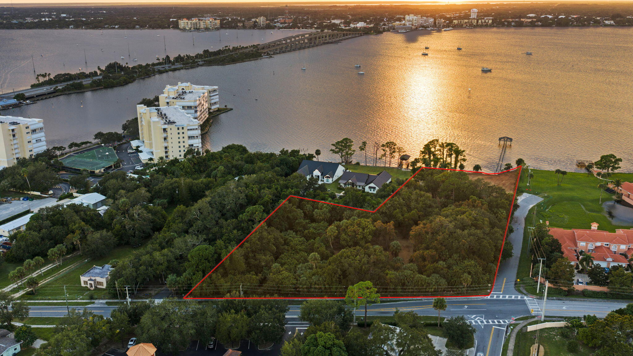 Foto de propiedad en 0 Merritt Avenue, Merritt Island, FL 32953 Merritt Island con MLS# 