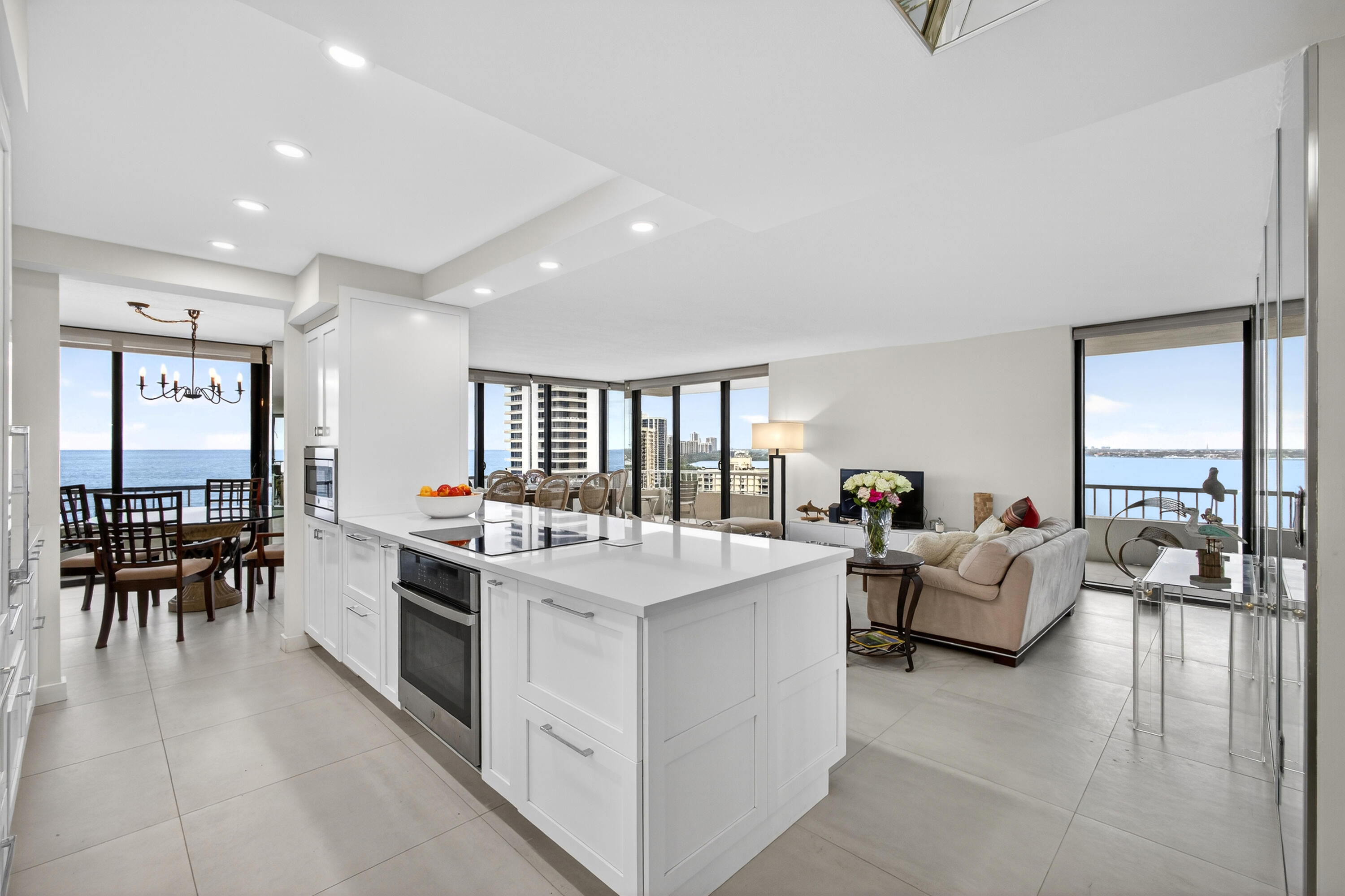 Foto de propiedad en 5540 N Ocean Drive 14b, Singer Island, FL 33404 Singer Island con MLS# 