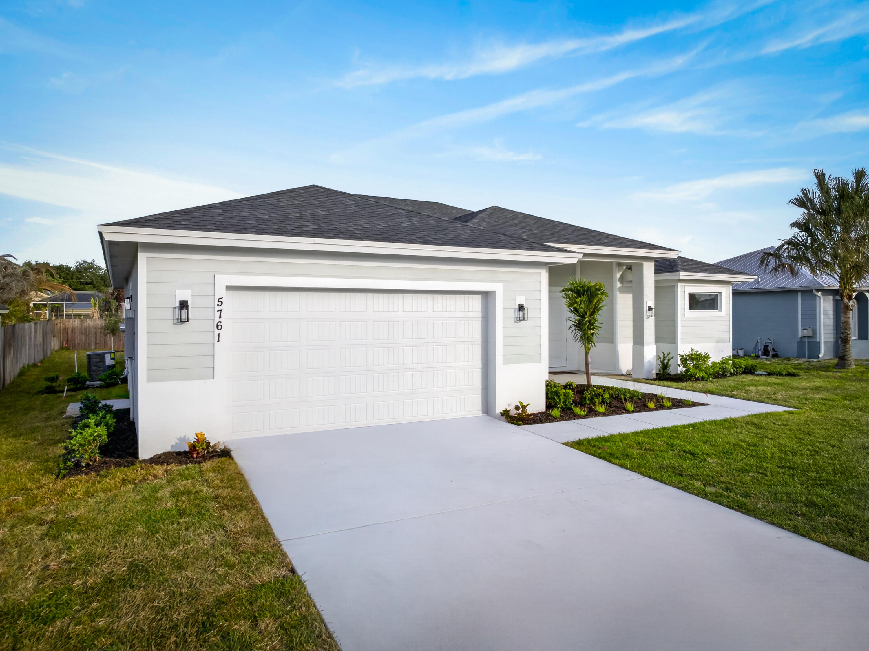 Foto de propiedad en 5761 NW Cone Street, Port St. Lucie, FL 34986 Port St. Lucie con MLS# 