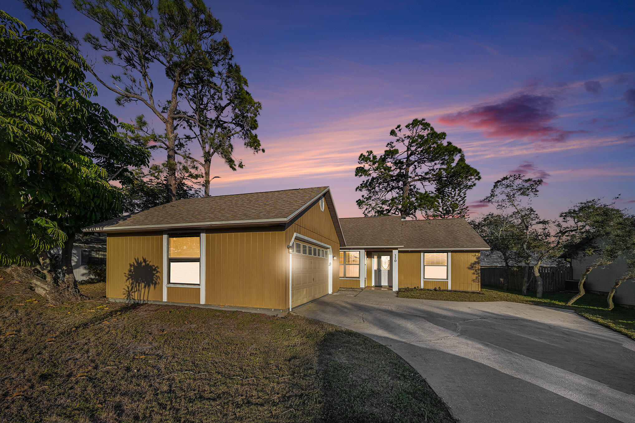 Foto de propiedad en 110 Cardinal Drive, Sebastian, FL 32958 Sebastian con MLS# 