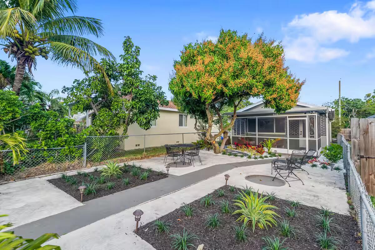 Foto de propiedad en 610 N D Street, Lake Worth Beach, FL 33460 Lake Worth Beach con MLS# 