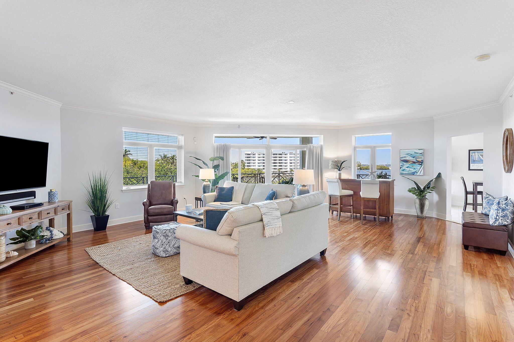 Foto de propiedad en 309 E Ocean Avenue 205, Lantana, FL 33462 Lantana con MLS# 
