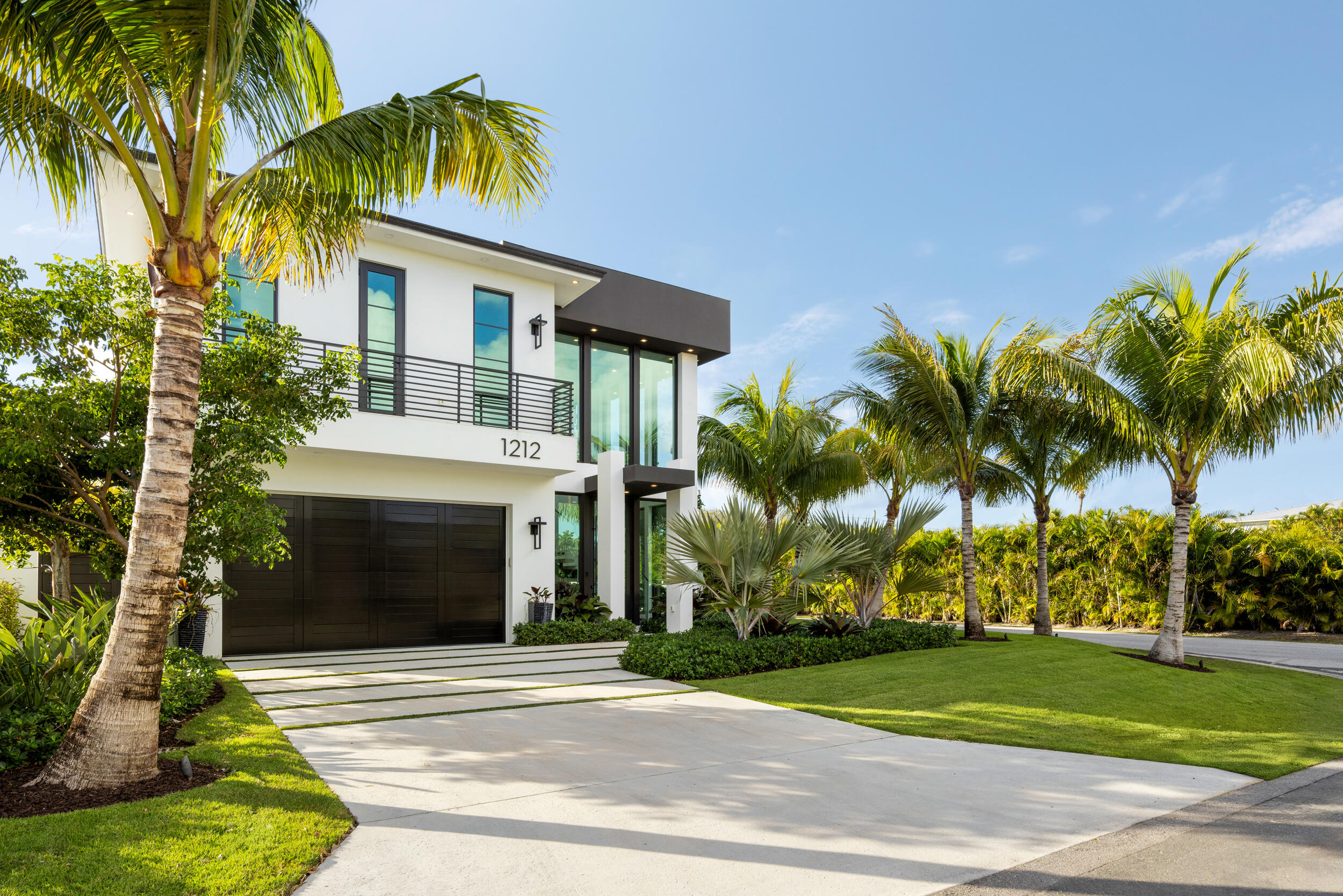Foto de propiedad en 1212 NE 8th Avenue NE, Delray Beach, FL 33483 Delray Beach con MLS# 