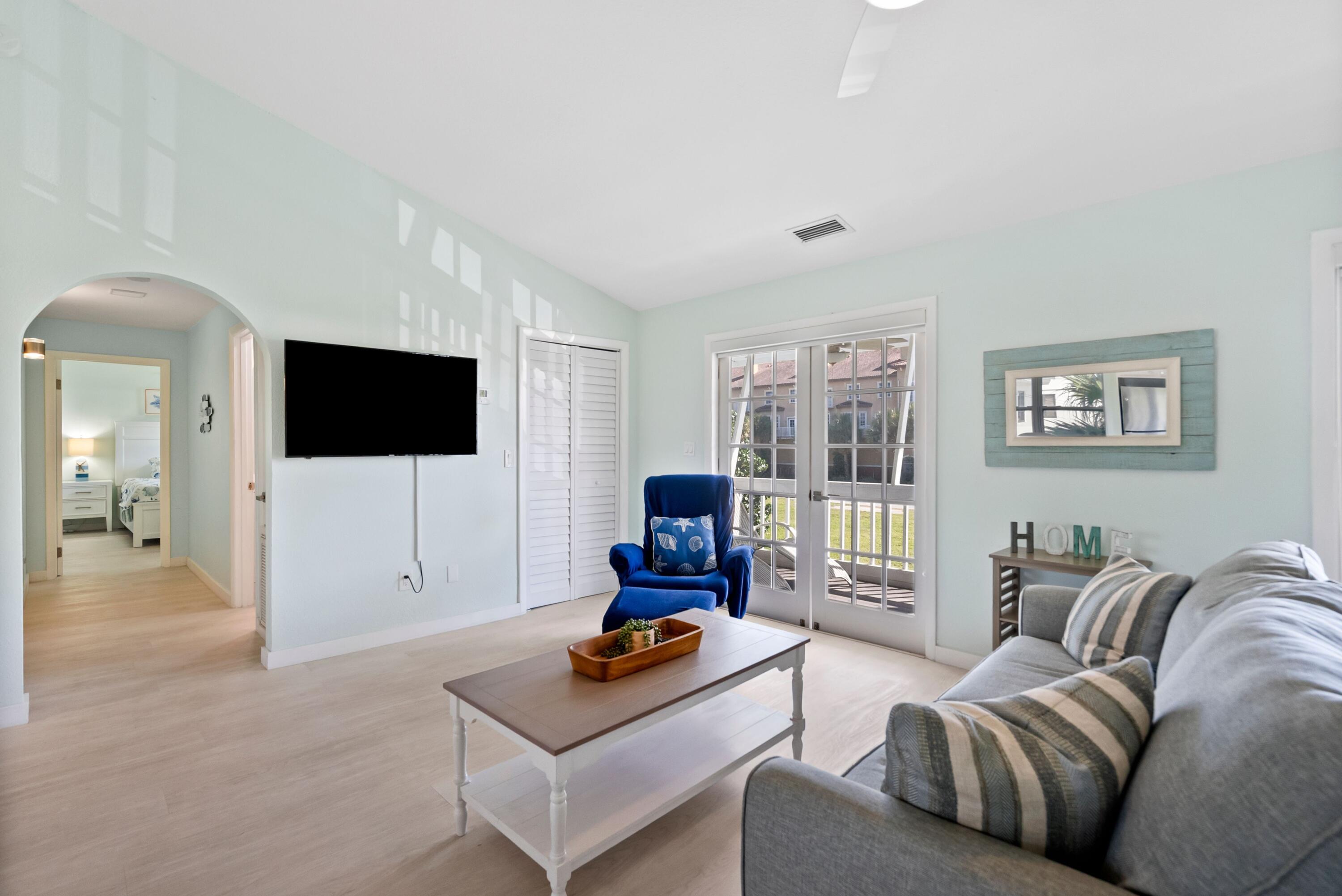 Foto de propiedad en 670 Hernando Street A, Fort Pierce, FL 34949 Fort Pierce con MLS# 