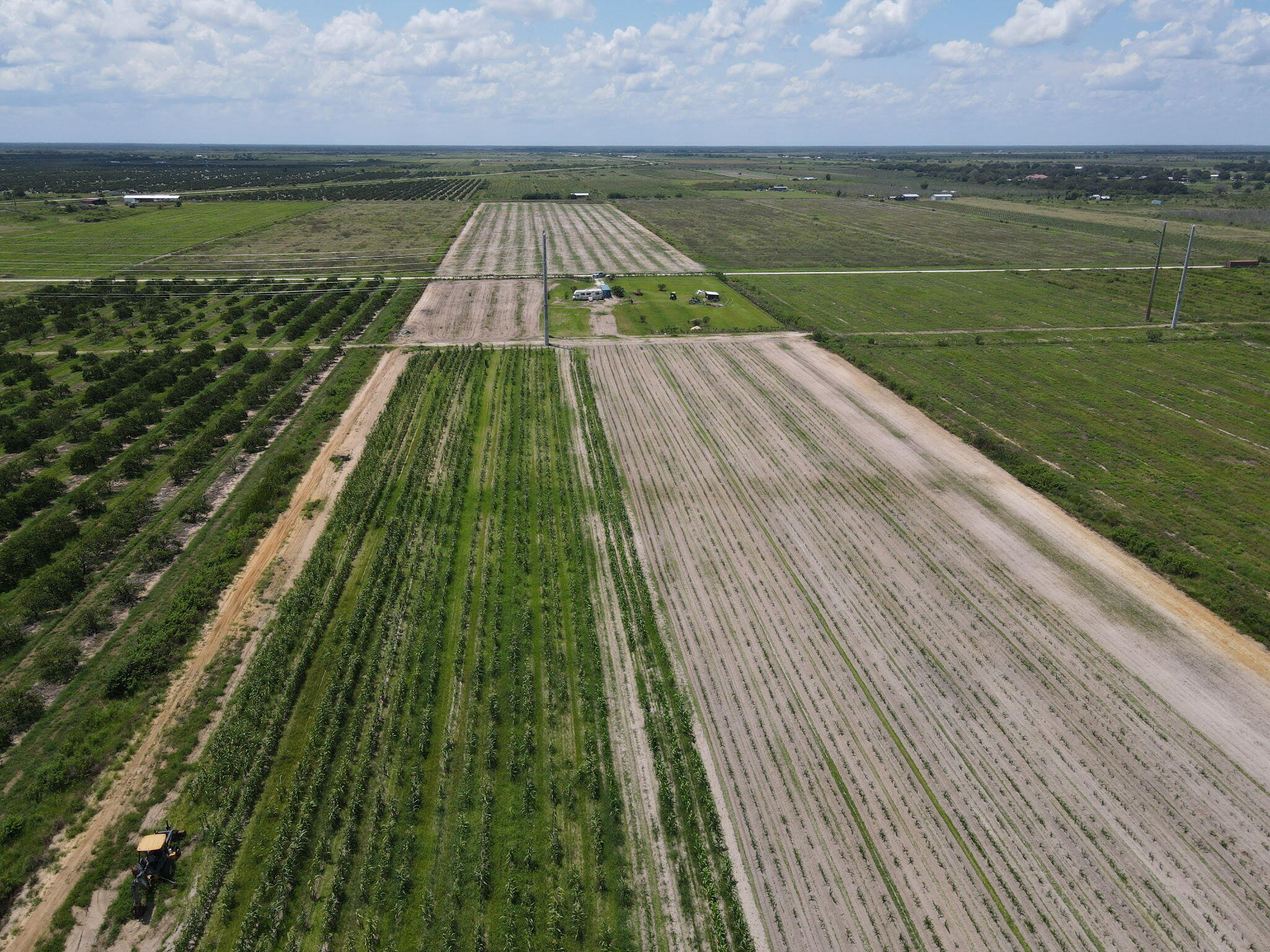 Foto de propiedad en 6694 5th Road, LaBelle, FL 33935 LaBelle con MLS# 