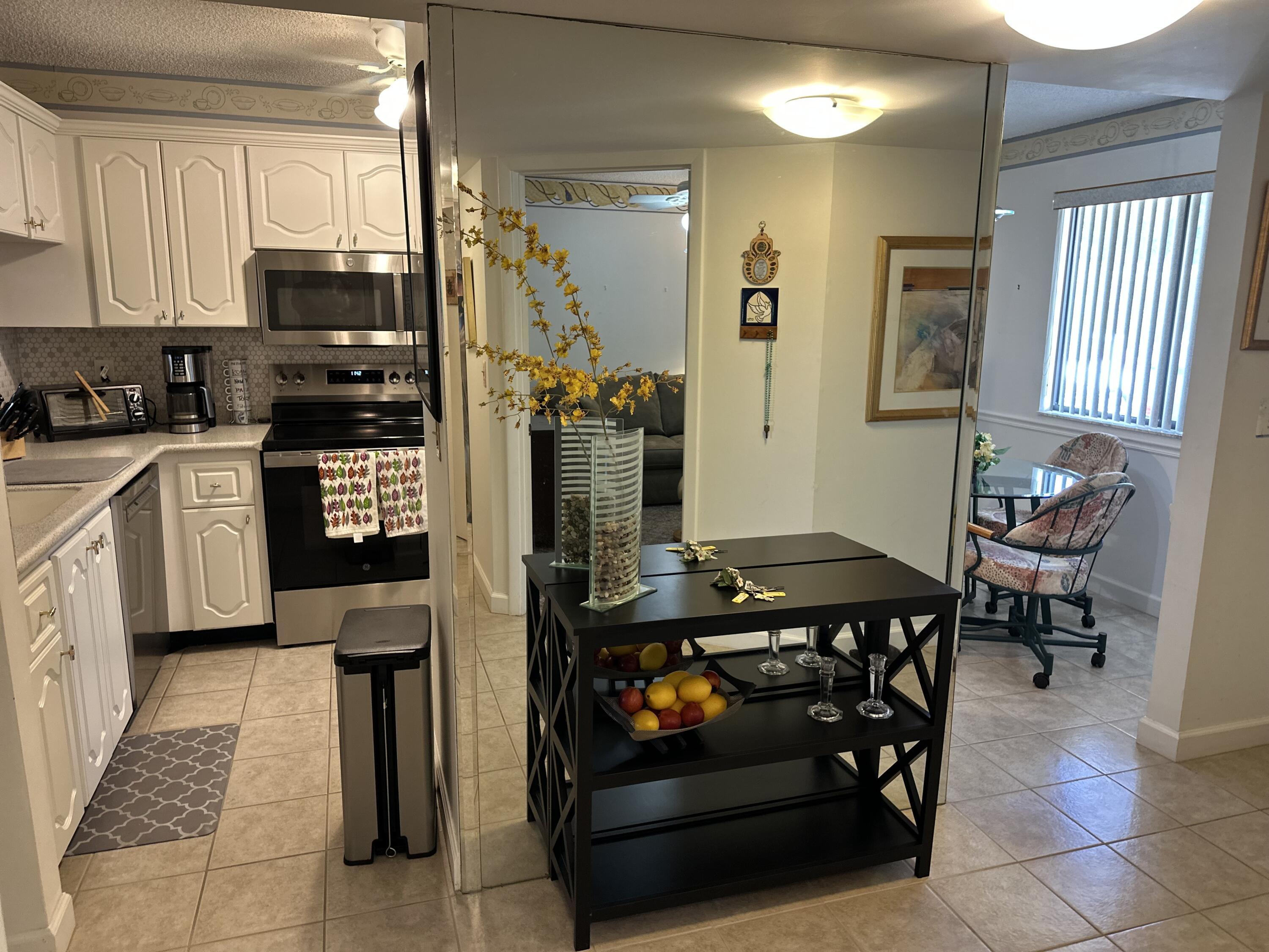 Foto de propiedad en 3138 Via Poinciana 114, Lake Worth, FL 33467 Lake Worth con MLS# 