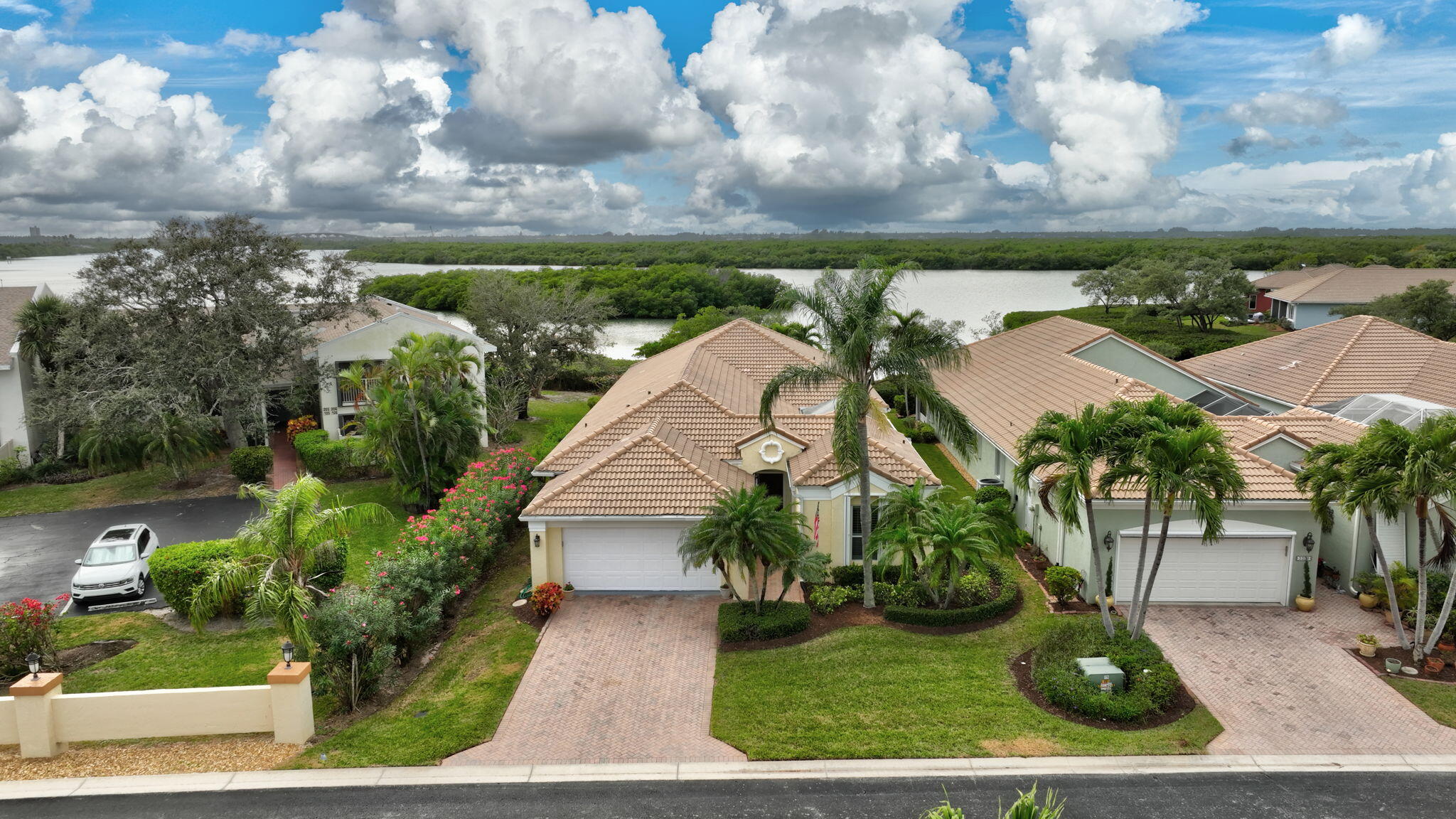 Foto de propiedad en 3305 Caracal Drive, Fort Pierce, FL 34949 Fort Pierce con MLS# 