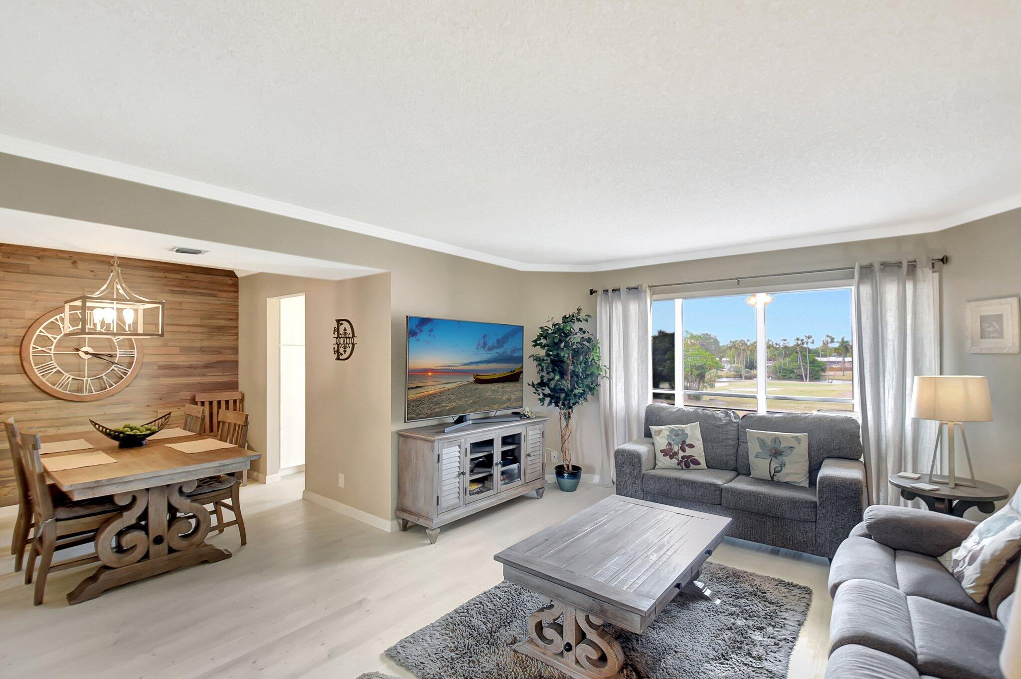 Foto de propiedad en 3951 Via Poinciana 415, Lake Worth, FL 33467 Lake Worth con MLS# 