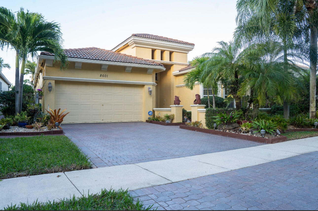 Foto de propiedad en 8601 Via Grande E, Wellington, FL 33411 Wellington con MLS# 