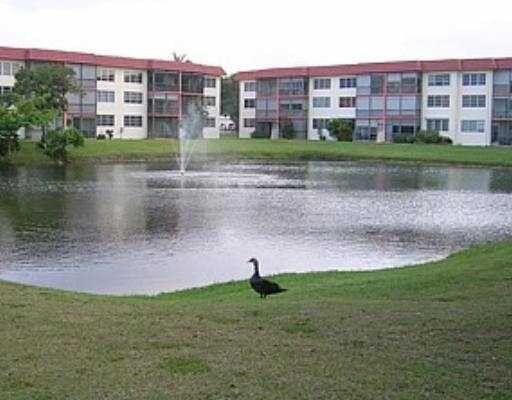 Foto de propiedad en 681 S Hollybrook Drive 105, Pembroke Pines, FL 33025 Pembroke Pines con MLS# 