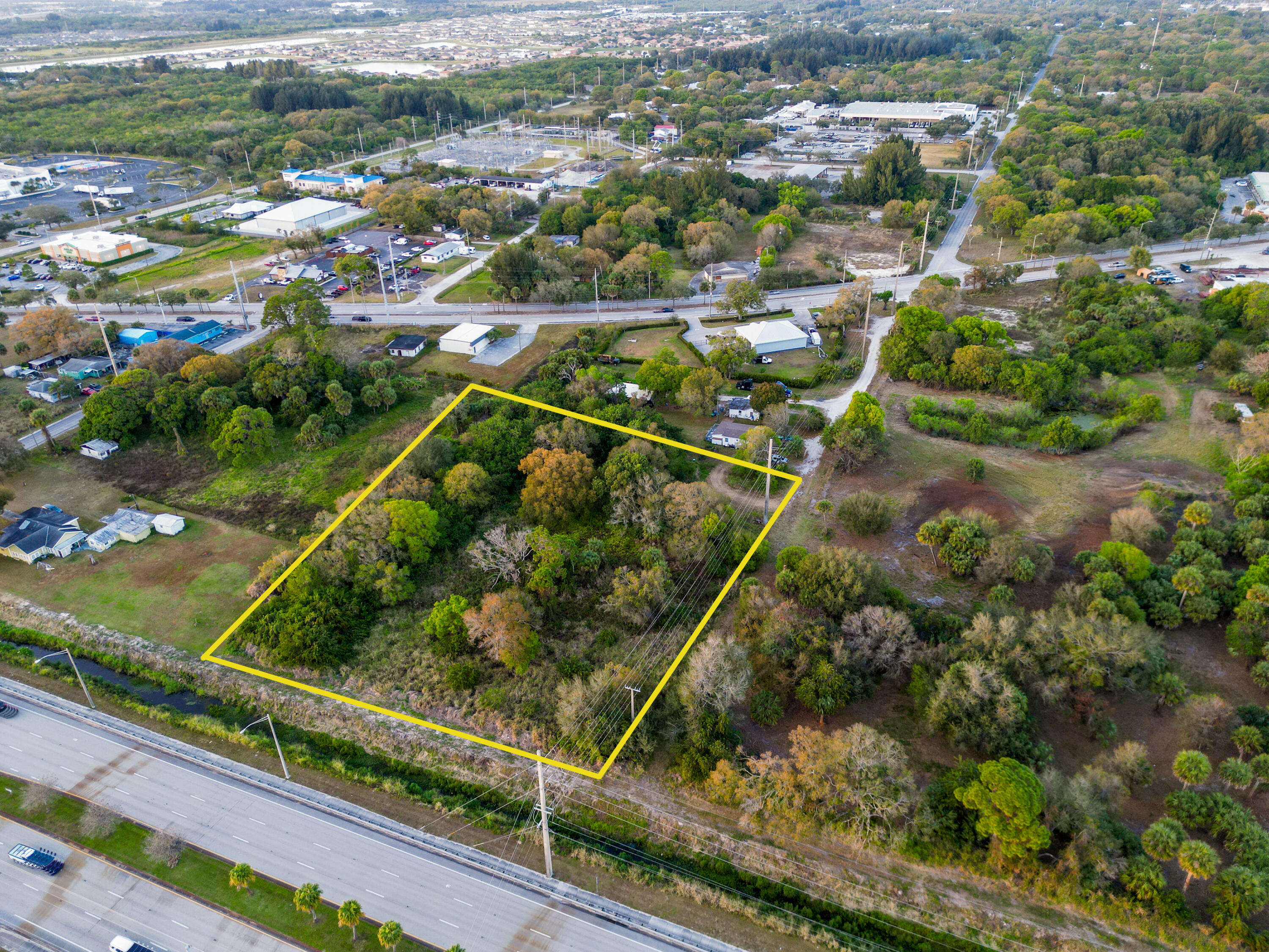 Foto de propiedad en 2111 S 37th Street, Fort Pierce, FL 34947 Fort Pierce con MLS# 