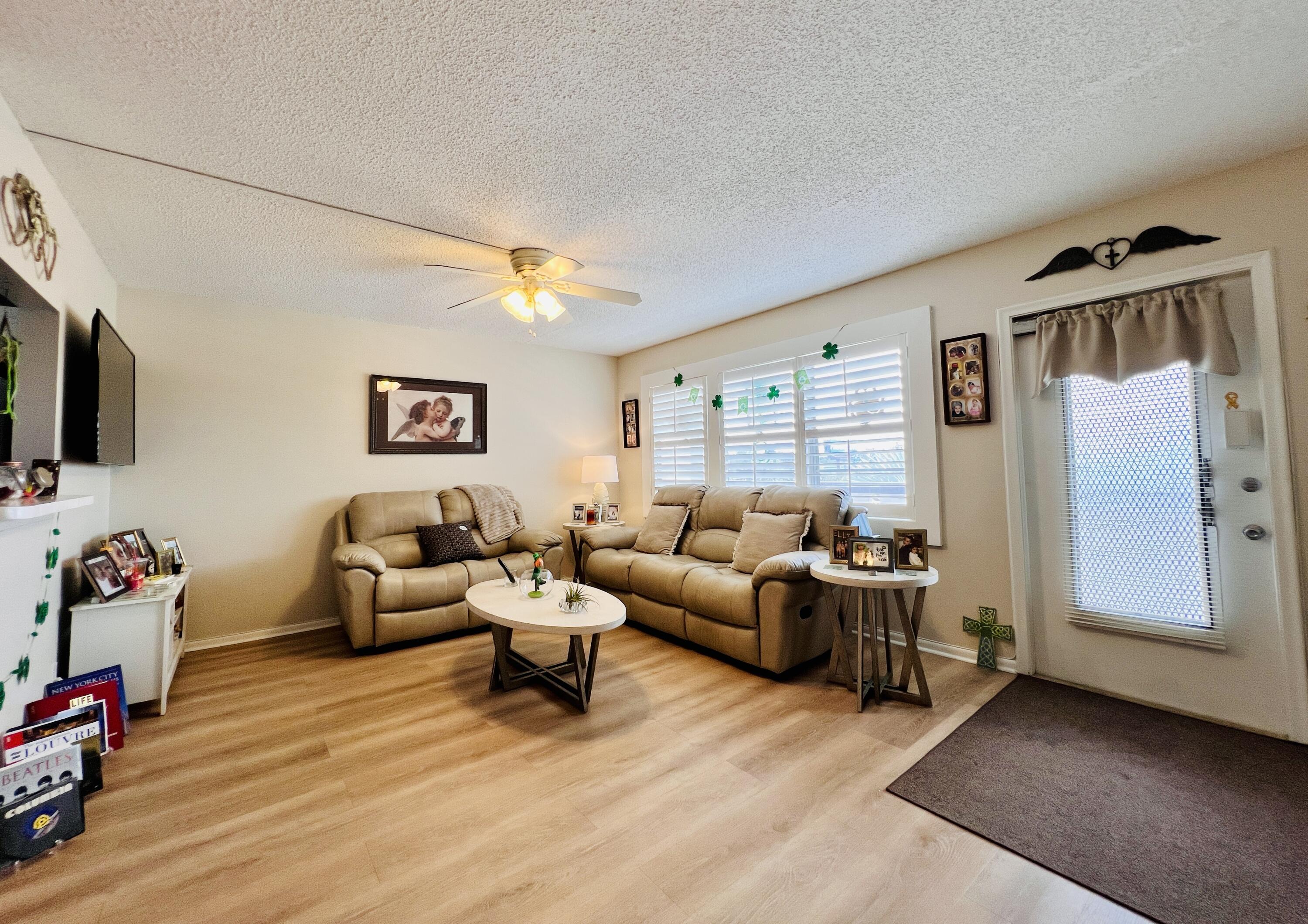 Foto de propiedad en 334 Southampton B, West Palm Beach, FL 33417 West Palm Beach con MLS# 