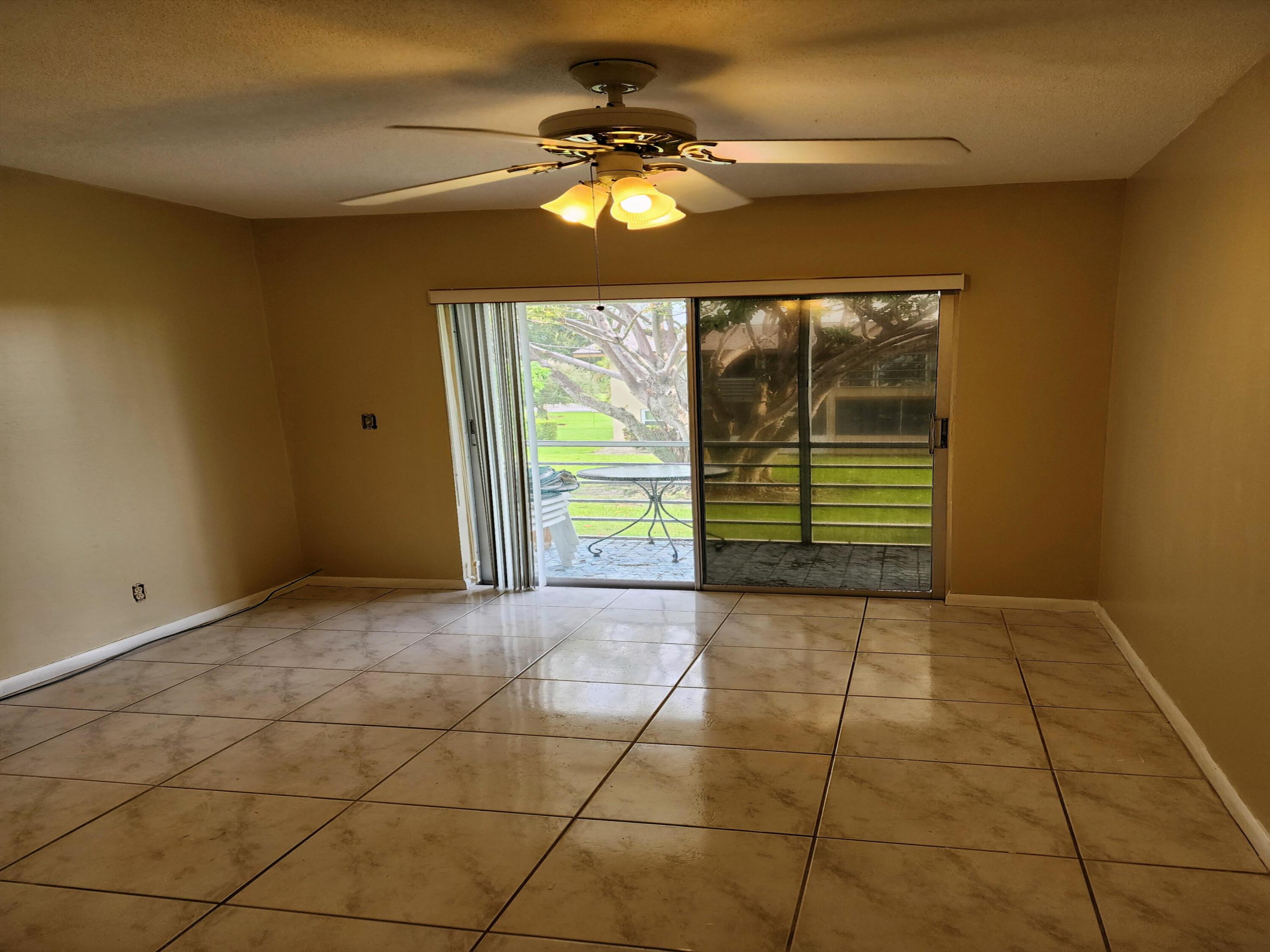Foto de propiedad en 239 Coventry J, West Palm Beach, FL 33417 West Palm Beach con MLS# 