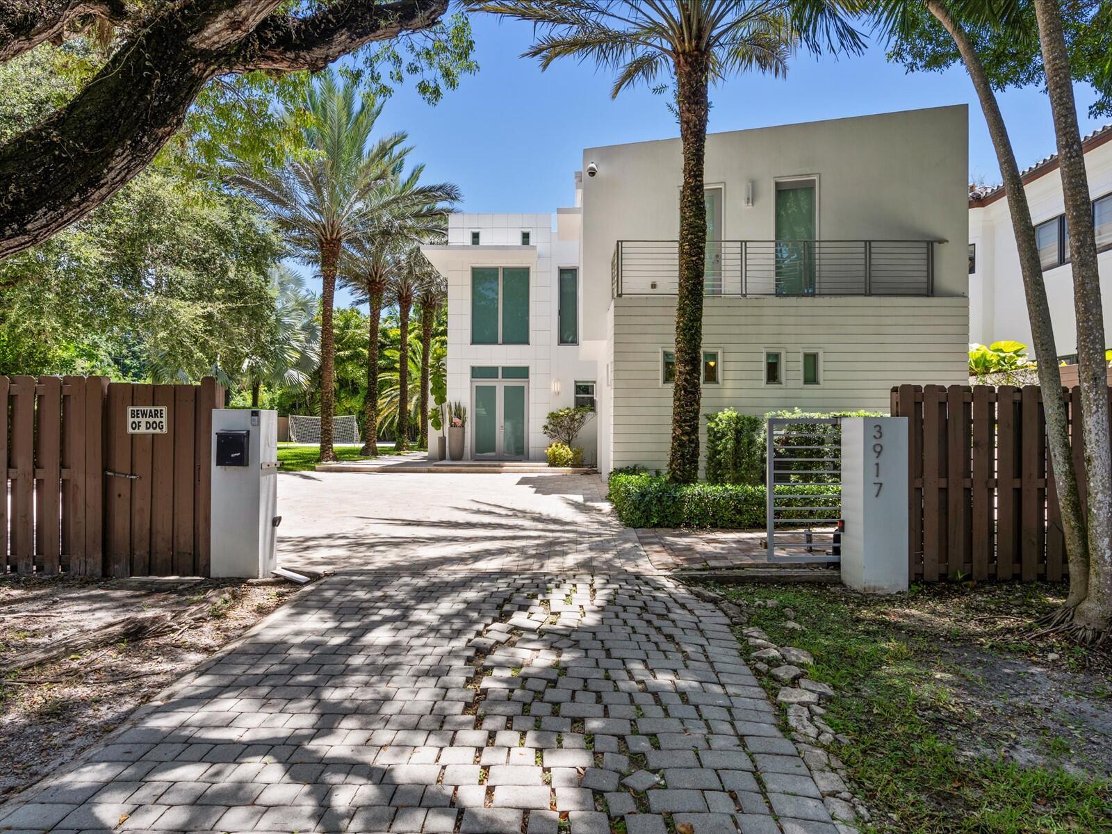 En Renta 3917 S Le Jeune Road, Miami, FL 33146, Miami, FL 33146