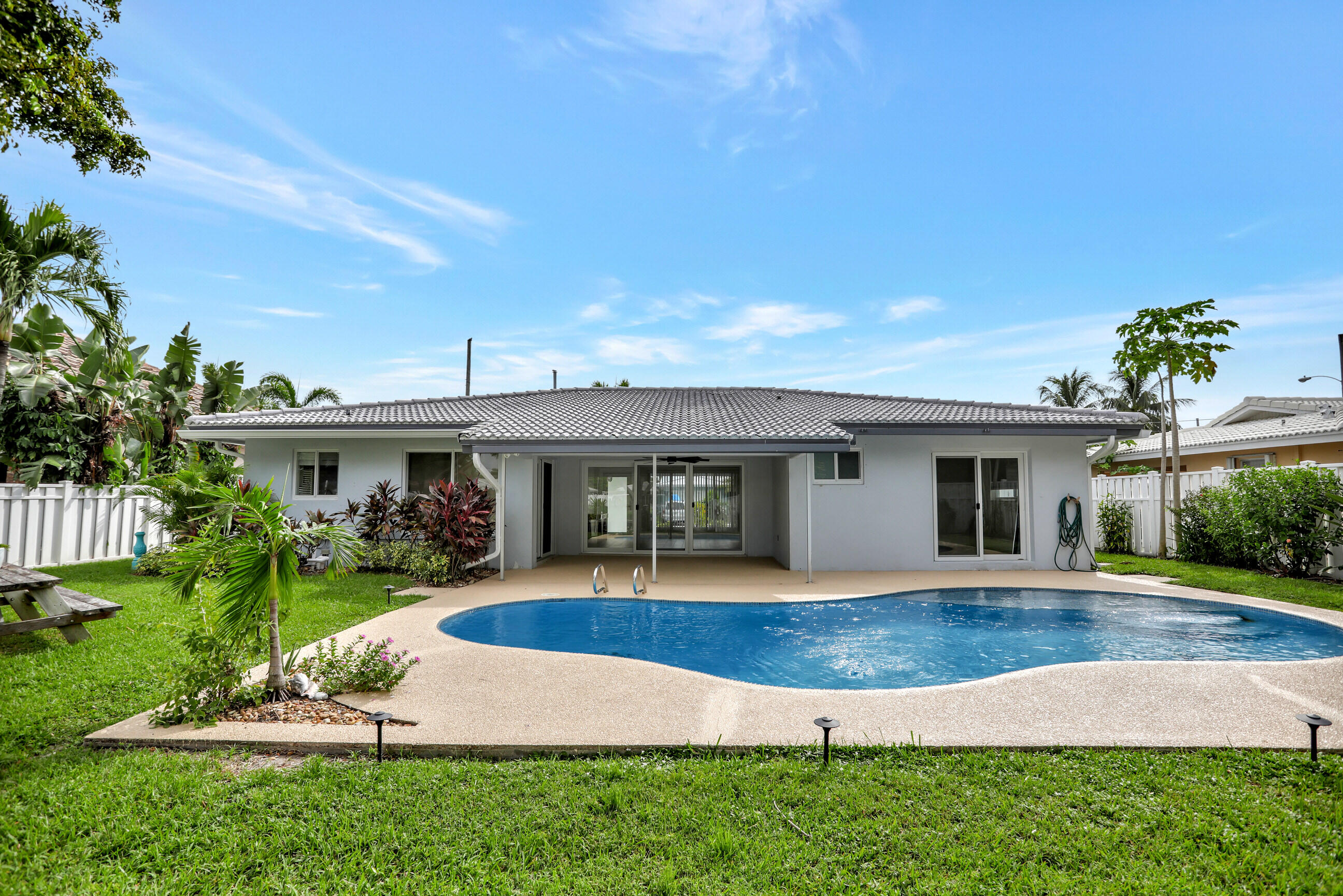 Foto de propiedad en 421 SE 5 Terrace, Pompano Beach, FL 33060 Pompano Beach con MLS# 