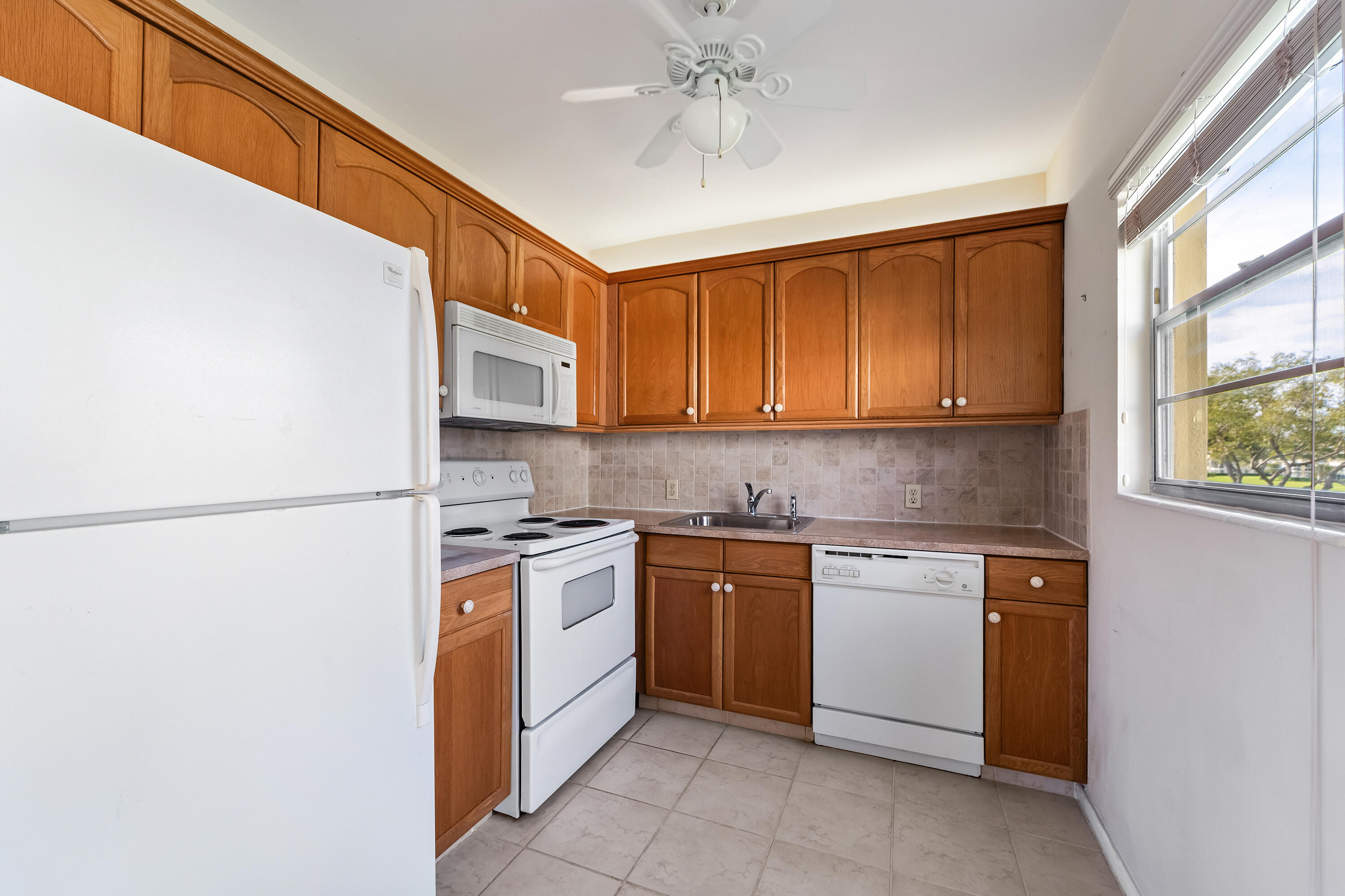 Foto de propiedad en 200 Dorset E, Boca Raton, FL 33434 Boca Raton con MLS# 