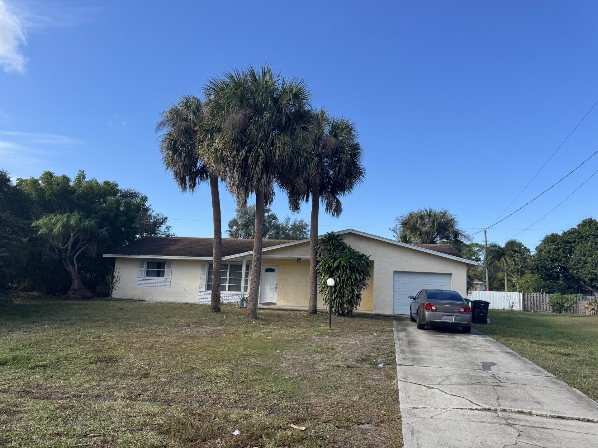Foto de propiedad en 2434 SE Sidonia Street, Port St. Lucie, FL 34952 Port St. Lucie con MLS# 