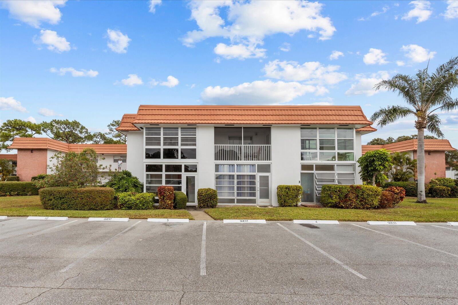 Foto de propiedad en 2600 SE Ocean Boulevard E5, Stuart, FL 34996 Stuart con MLS# 