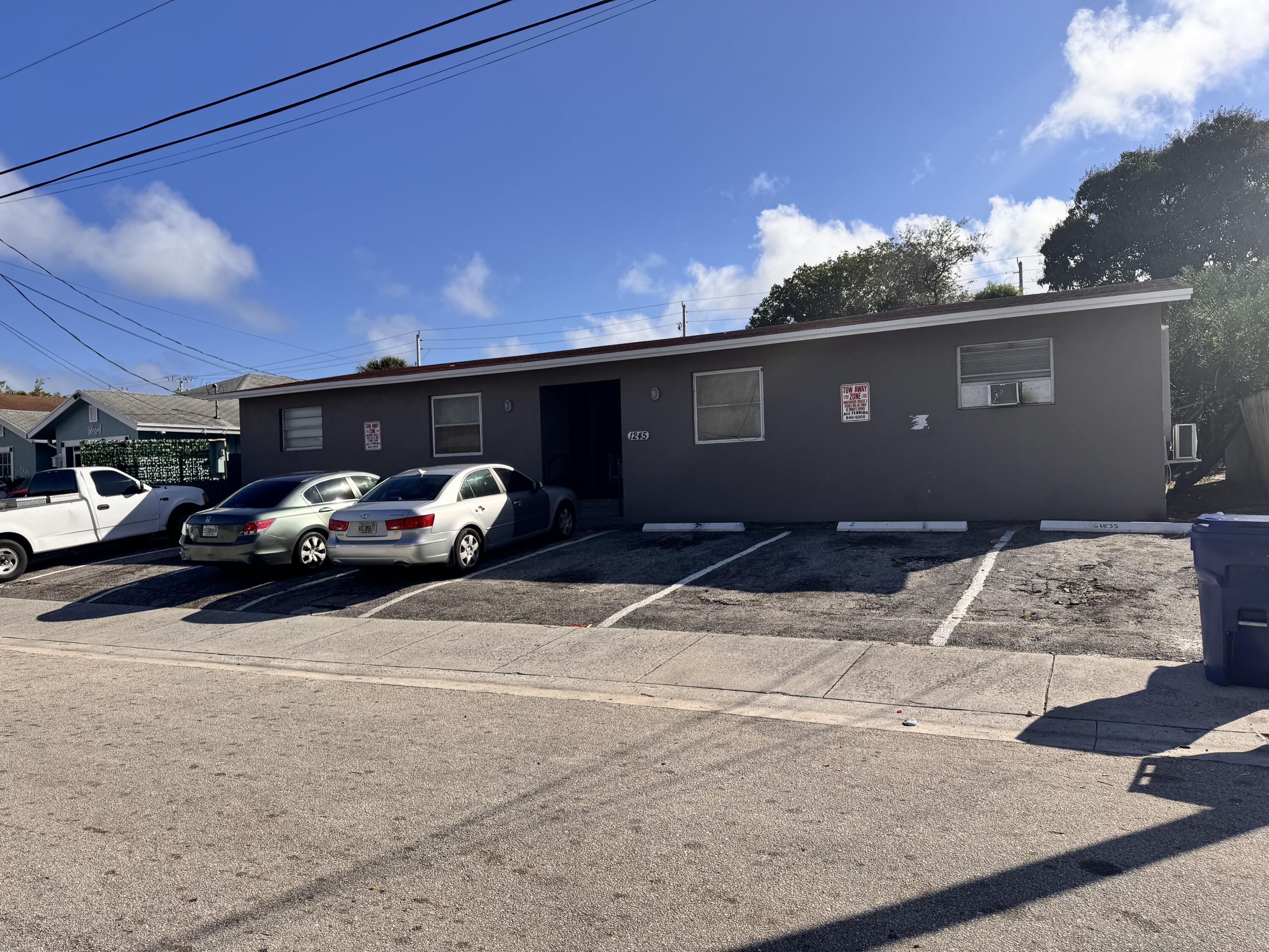 Vendido 1245 W 35th Street, Riviera Beach, FL 33404, Riviera Beach, FL 33404