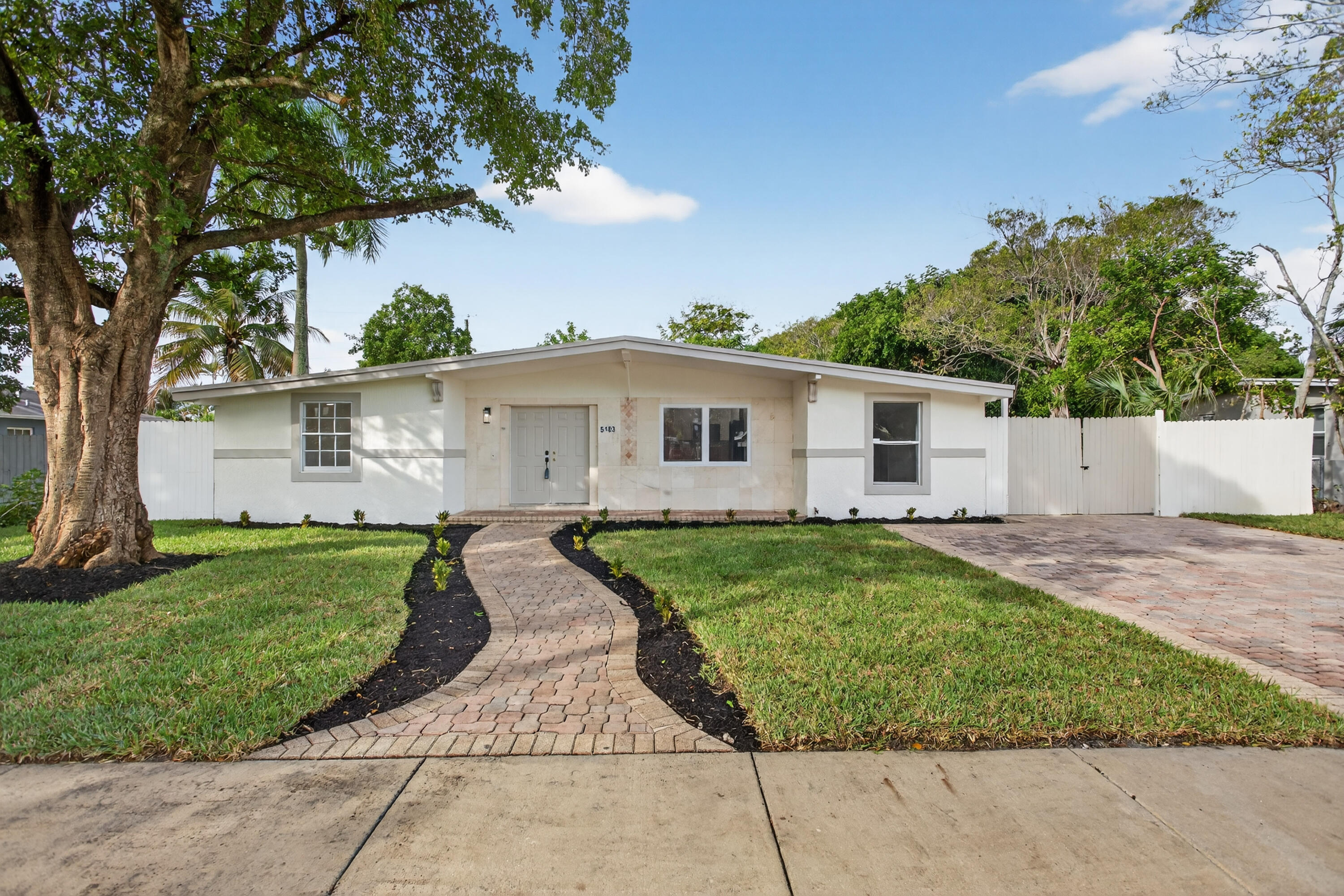 Foto de propiedad en 5183 NE 15th Avenue, Pompano Beach, FL 33064 Pompano Beach con MLS# 