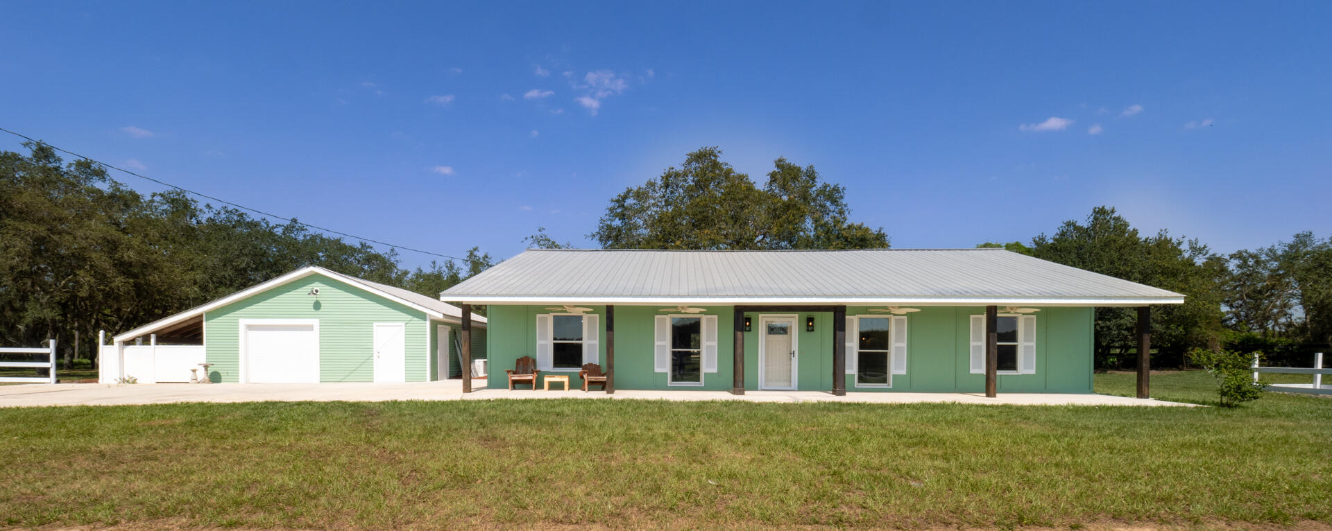 Foto de propiedad en 2011 Hartt Road, Sebring, FL 33870 Sebring con MLS# 