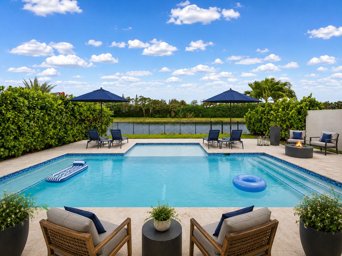 Foto de propiedad en 8683 Grand Prix Lane, Boynton Beach, FL 33472 Boynton Beach con MLS# 