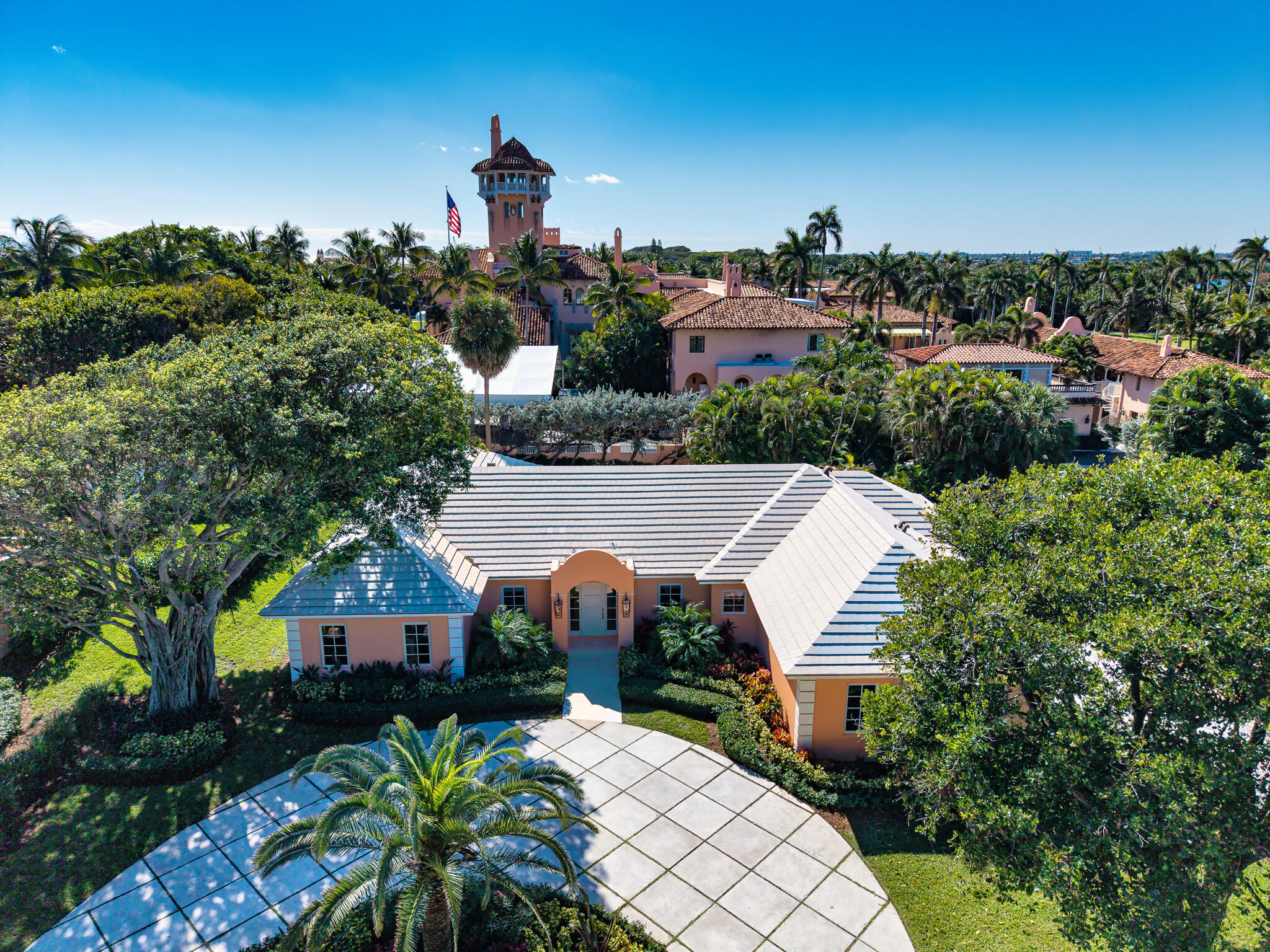 Foto de propiedad en 124 Woodbridge Road, Palm Beach, FL 33480 Palm Beach con MLS# 