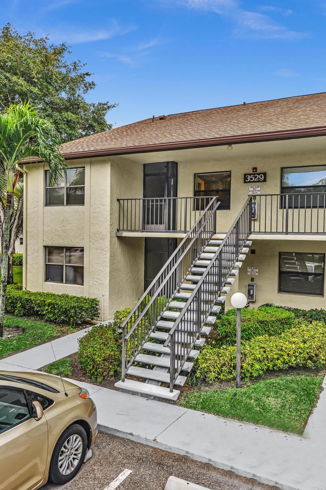 Foto de propiedad en 3529 Englewood Drive 321, Lake Worth, FL 33467 Lake Worth con MLS# 