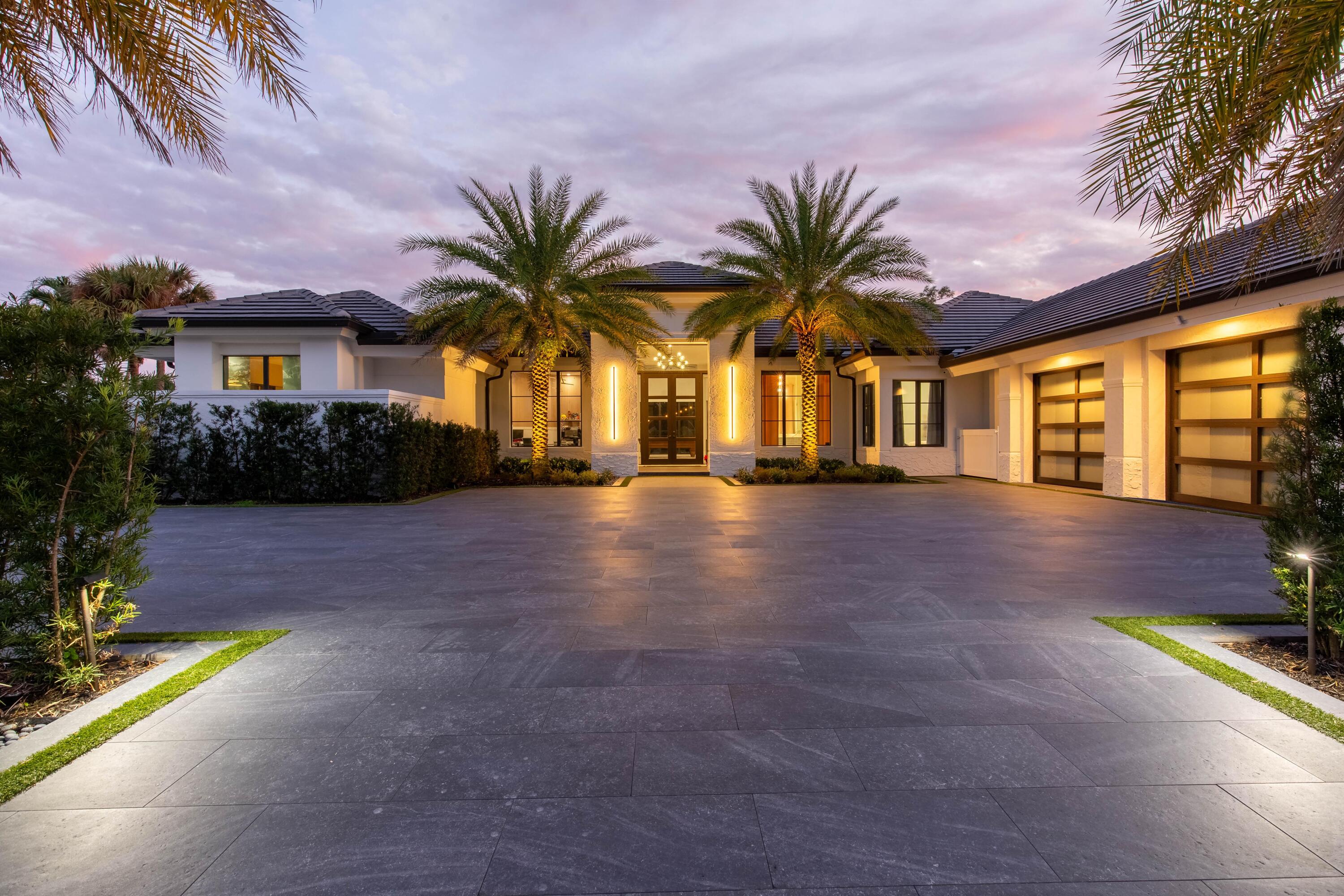 Foto de propiedad en 1768 Breakers West Boulevard W, West Palm Beach, FL 33411 West Palm Beach con MLS# 
