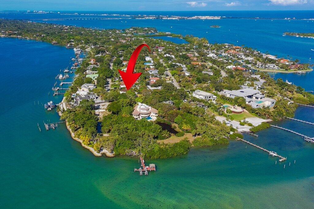 Foto de propiedad en 37 E High Point Road, Sewalls Point, FL 34996 Sewalls Point con MLS# 