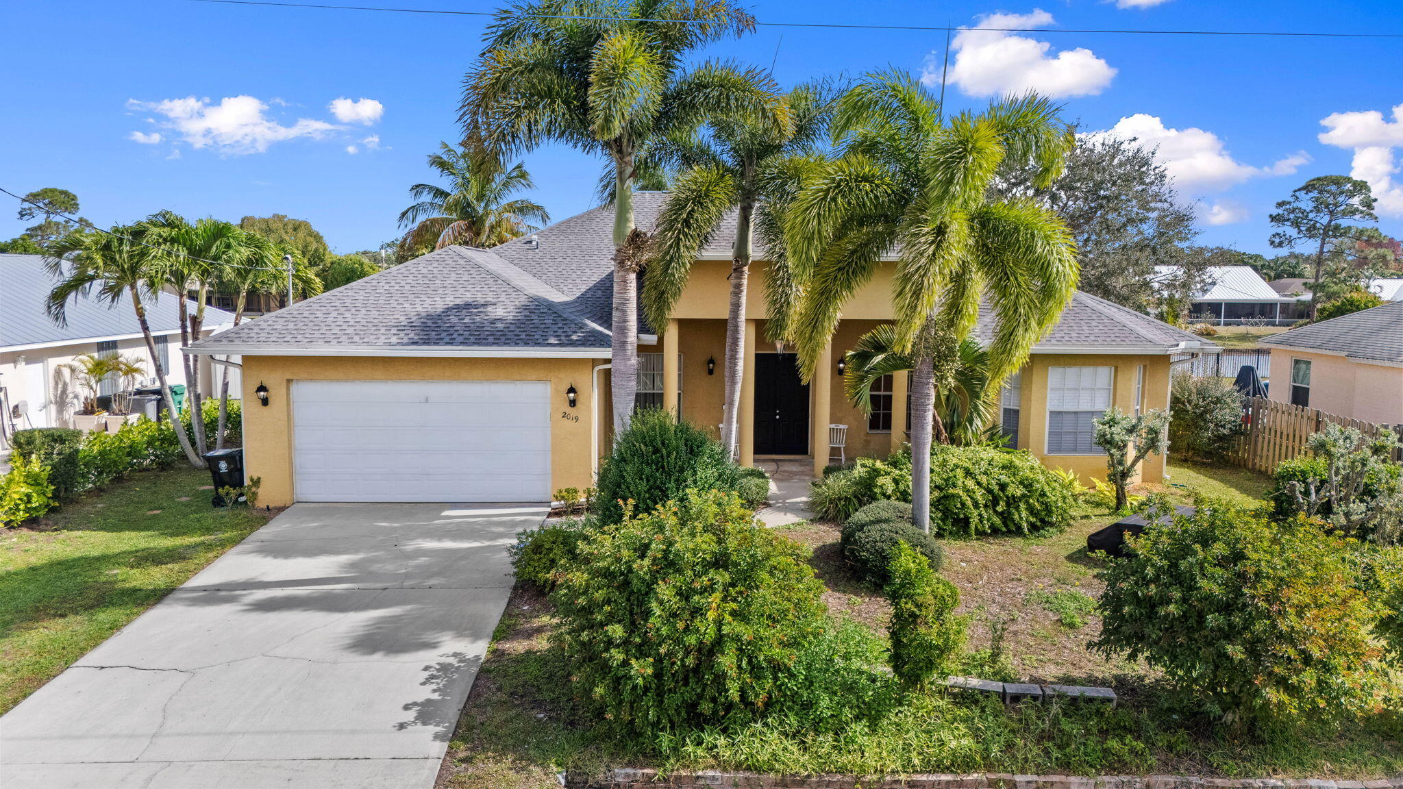 Foto de propiedad en 2019 SE Mantua Street, Port St. Lucie, FL 34952 Port St. Lucie con MLS# 