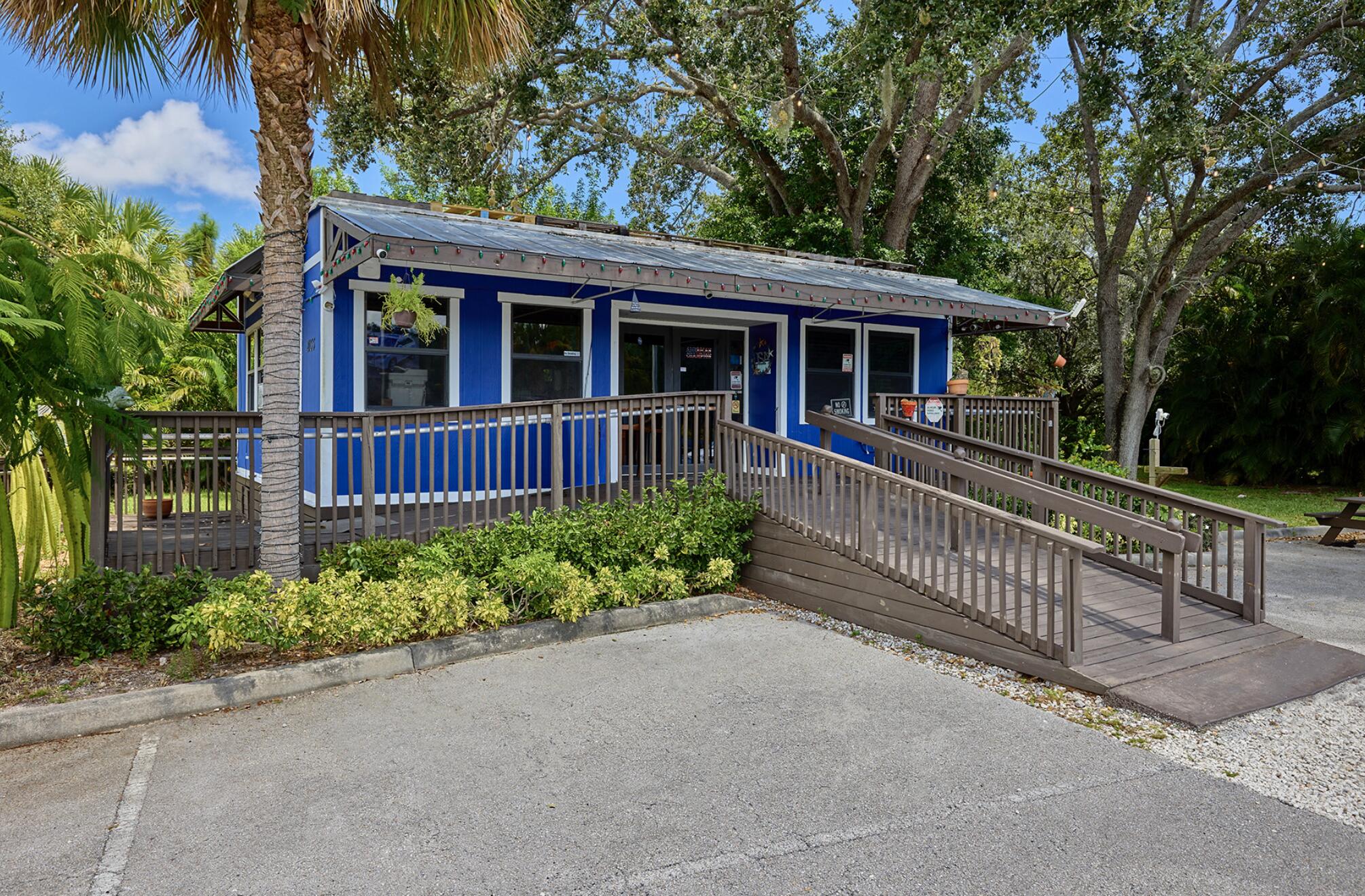 Foto de propiedad en 2155 NW Federal Highway, Jensen Beach, FL 34957 Jensen Beach con MLS# 