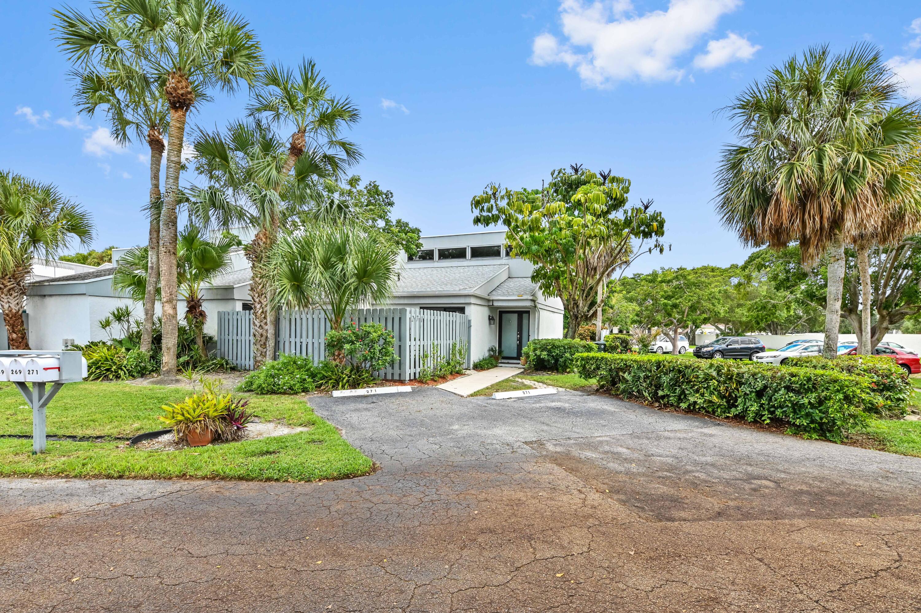 Foto de propiedad en 271 NW 15th Street, Boca Raton, FL 33432 Boca Raton con MLS# 