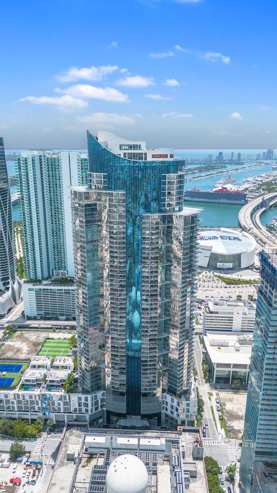 Foto de propiedad en 851 NE 1st Avenue 306, Miami, FL 33132 Miami con MLS# 