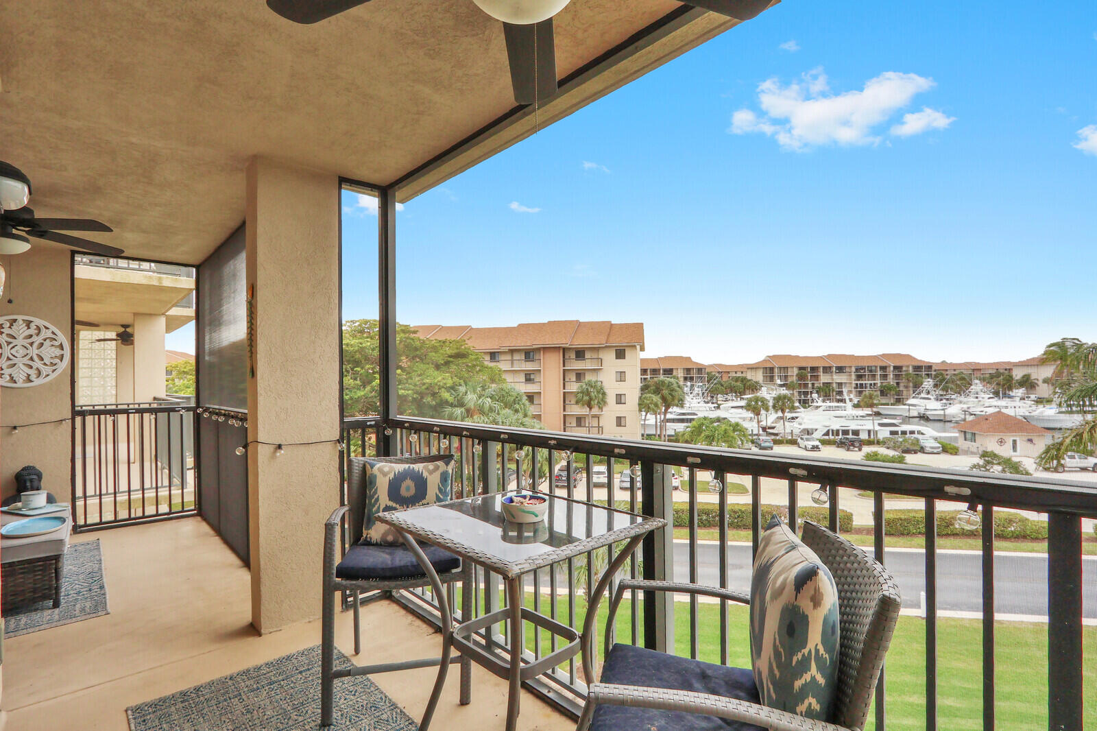 Foto de propiedad en 901 Seafarer Circle 403, Jupiter, FL 33477 Jupiter con MLS# 