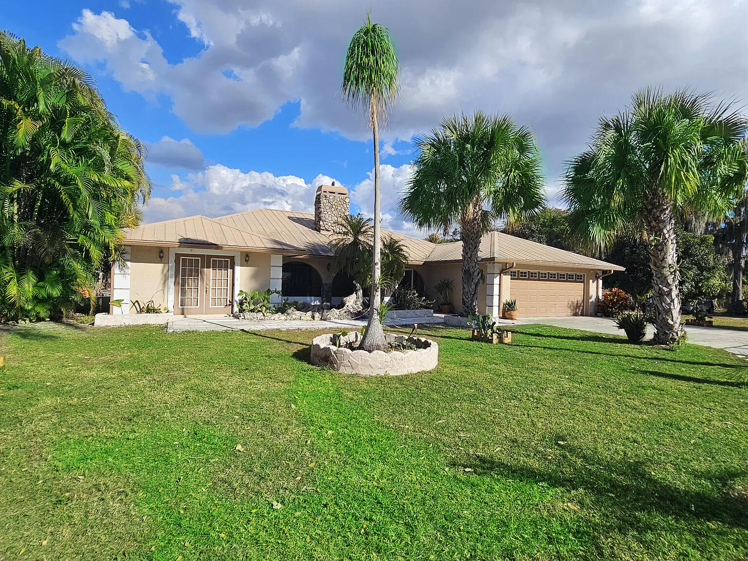 Foto de propiedad en 12963 Us Hwy 441 SE, Okeechobee, FL 34974 Okeechobee con MLS# 